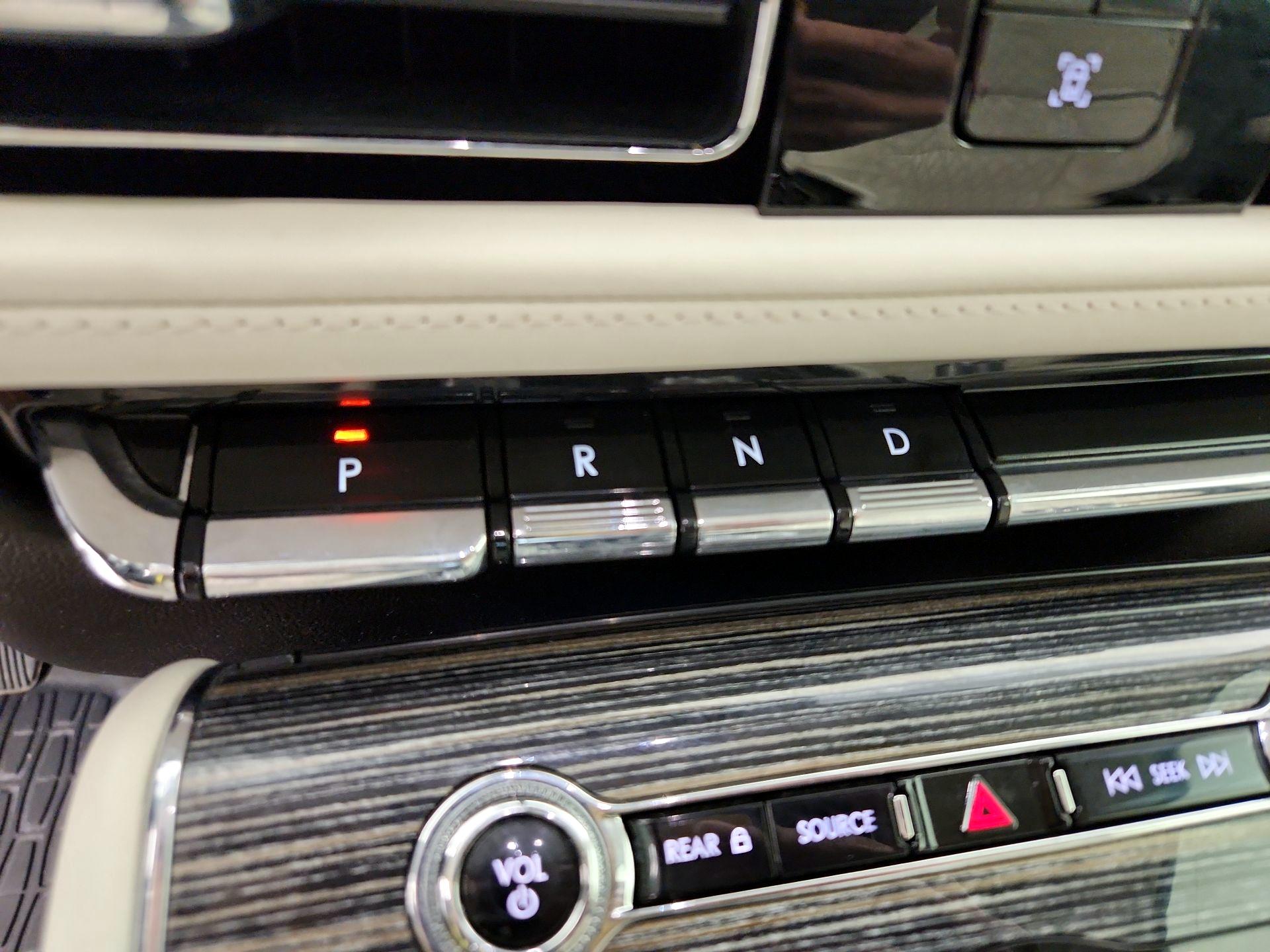 Thumbnail: 2021 Lincoln Aviator - 18