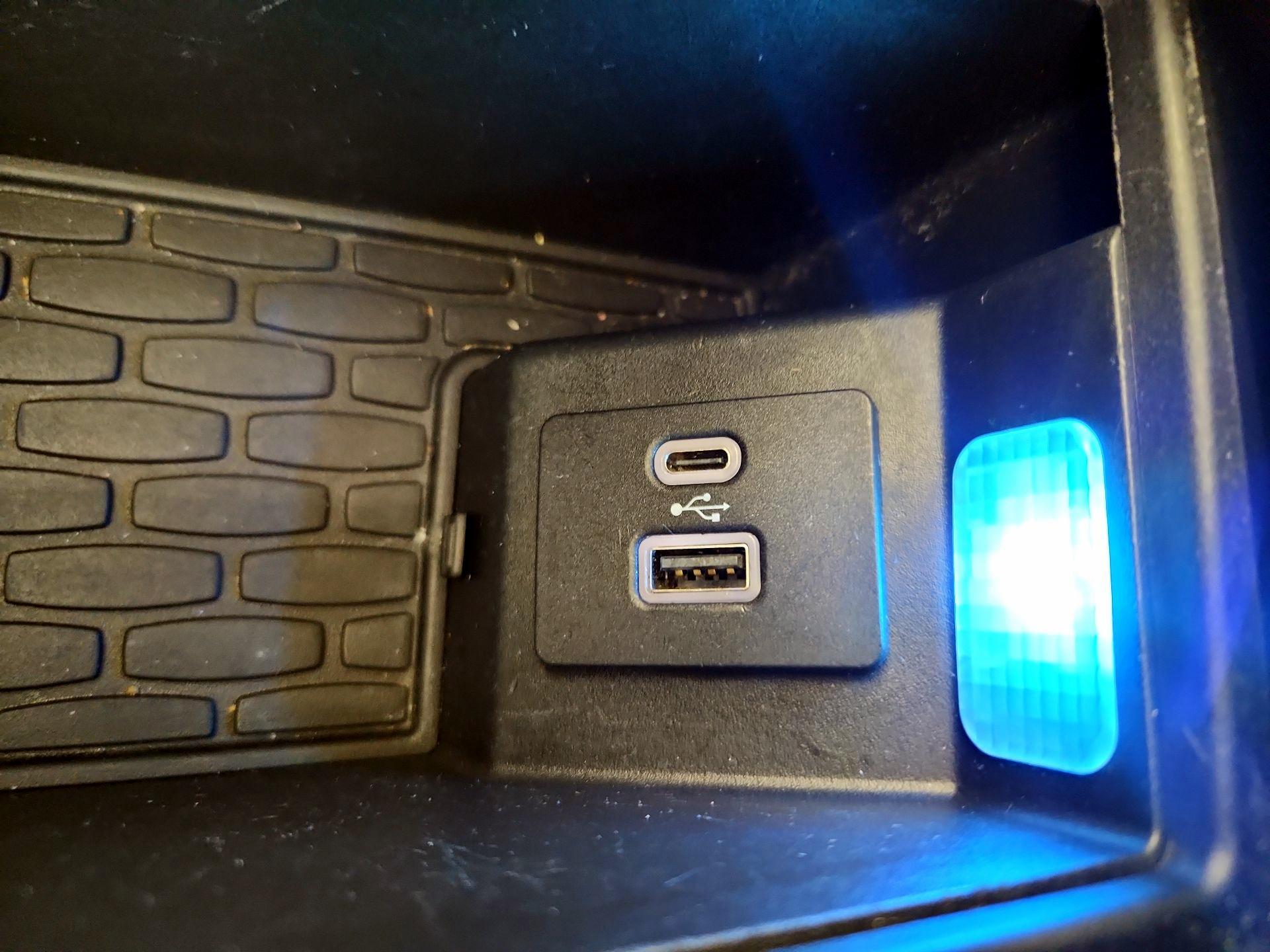 Thumbnail: 2021 Lincoln Aviator - 19