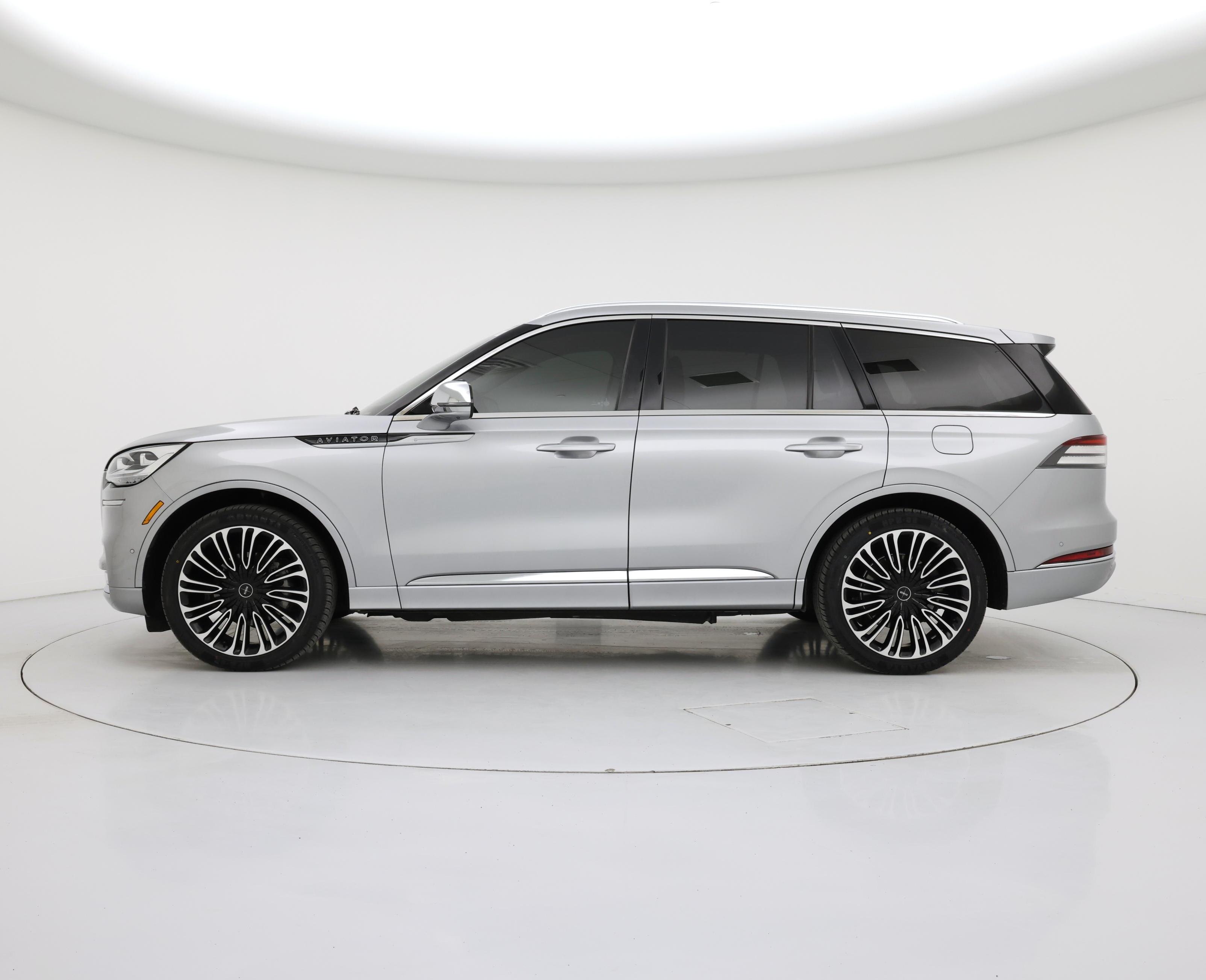 Thumbnail: 2021 Lincoln Aviator - 3