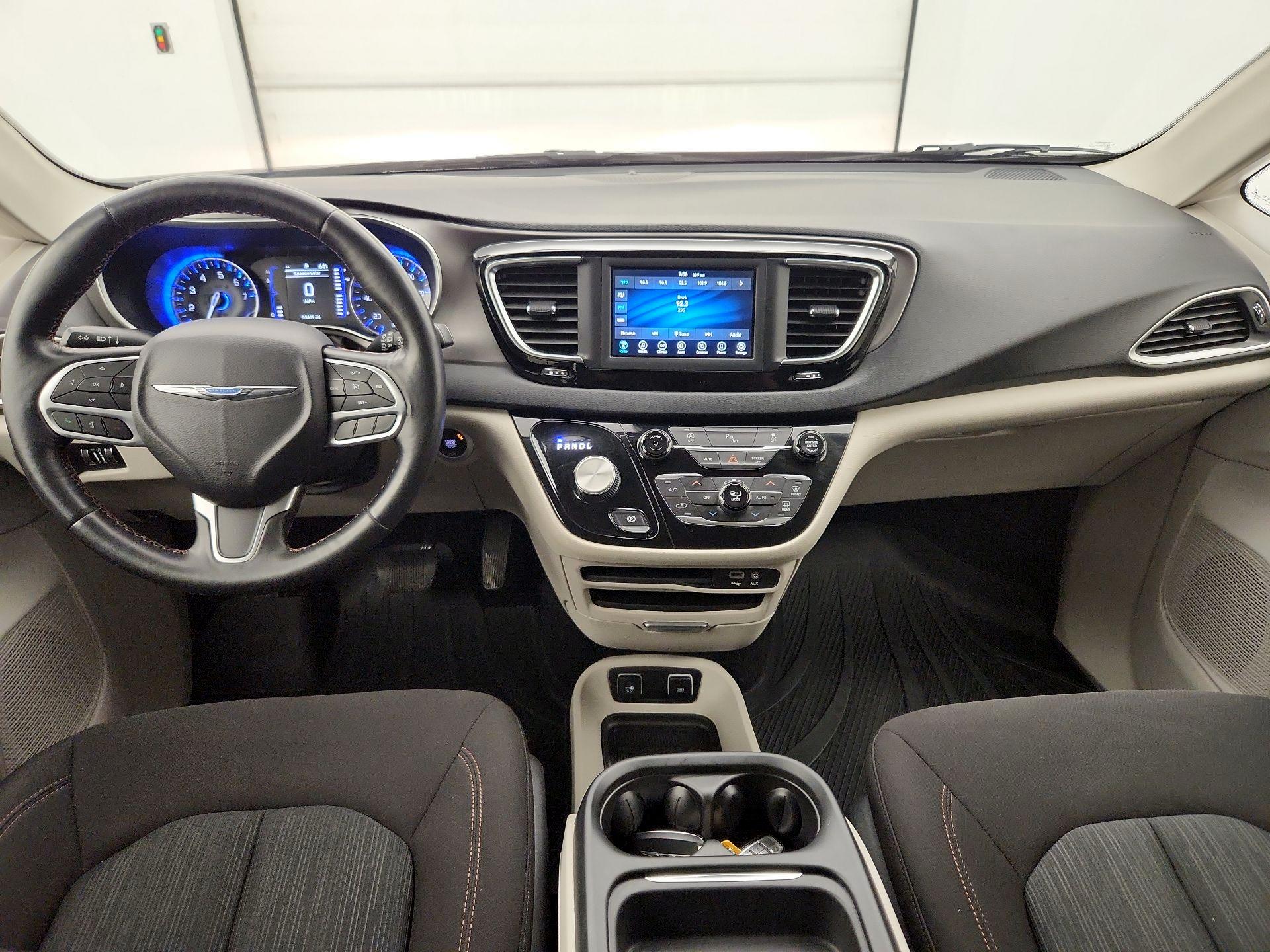 Thumbnail: 2020 Chrysler Pacifica - 9