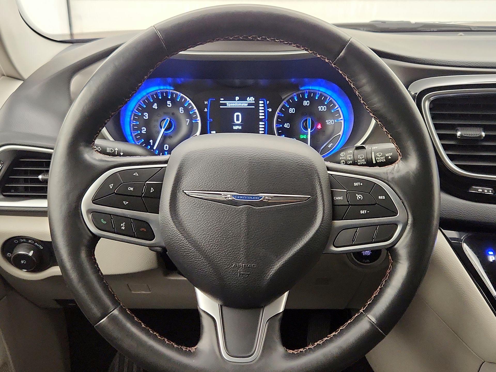 Thumbnail: 2020 Chrysler Pacifica - 10