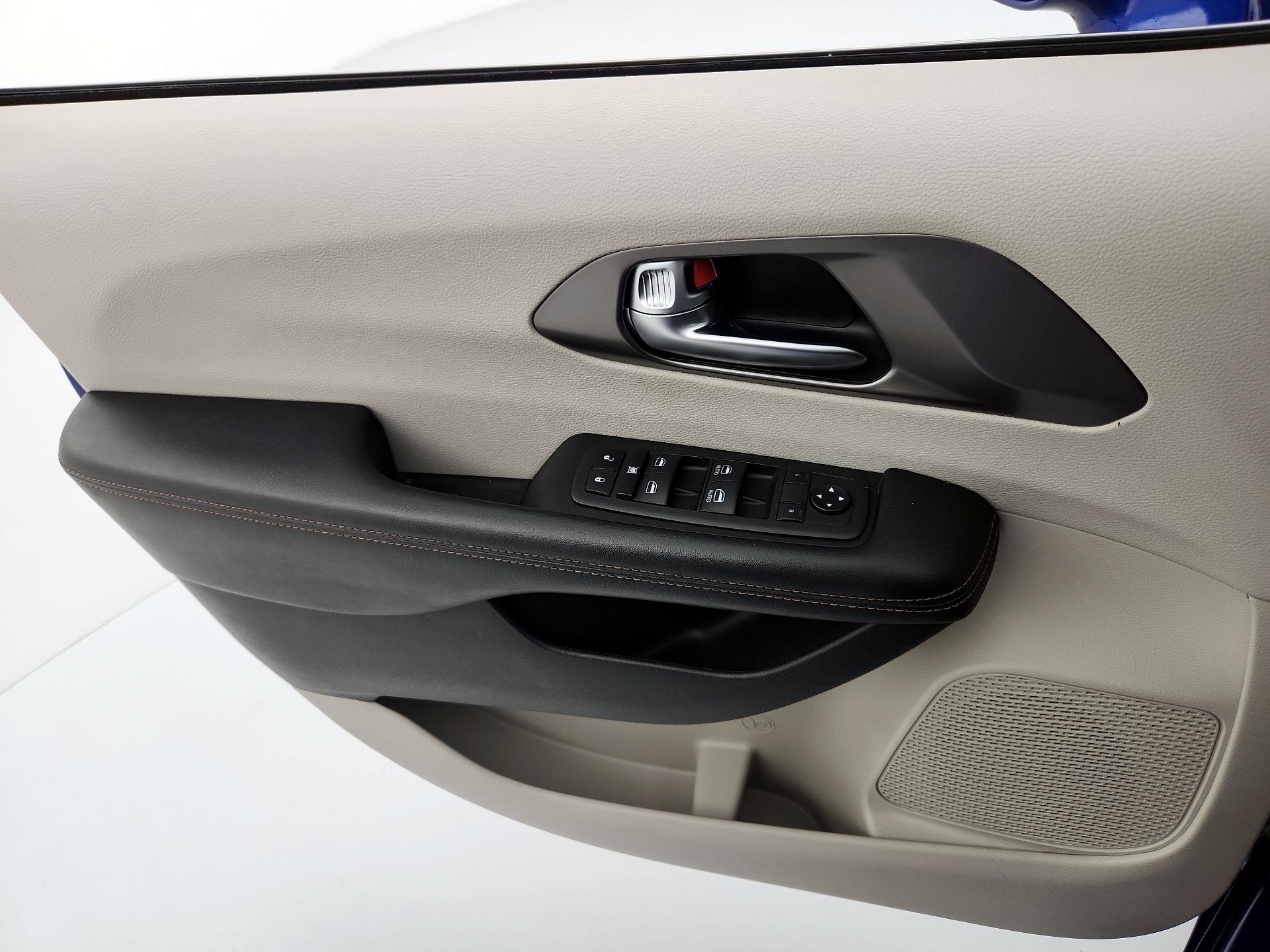 Thumbnail: 2020 Chrysler Pacifica - 12