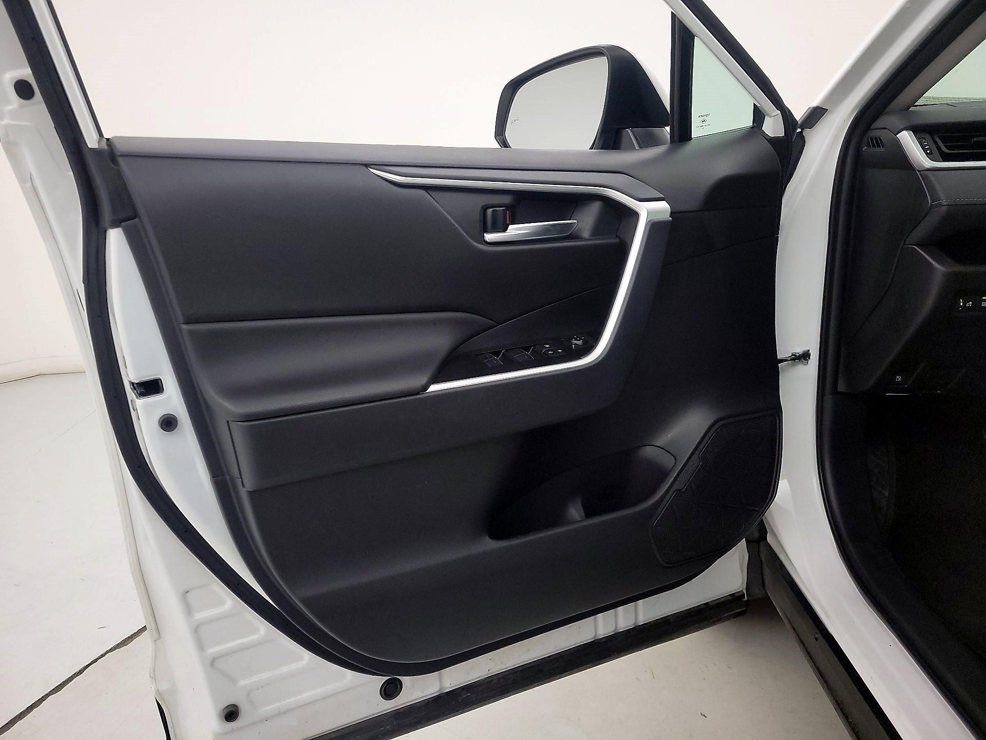 Thumbnail: 2025 Toyota RAV4 - 12