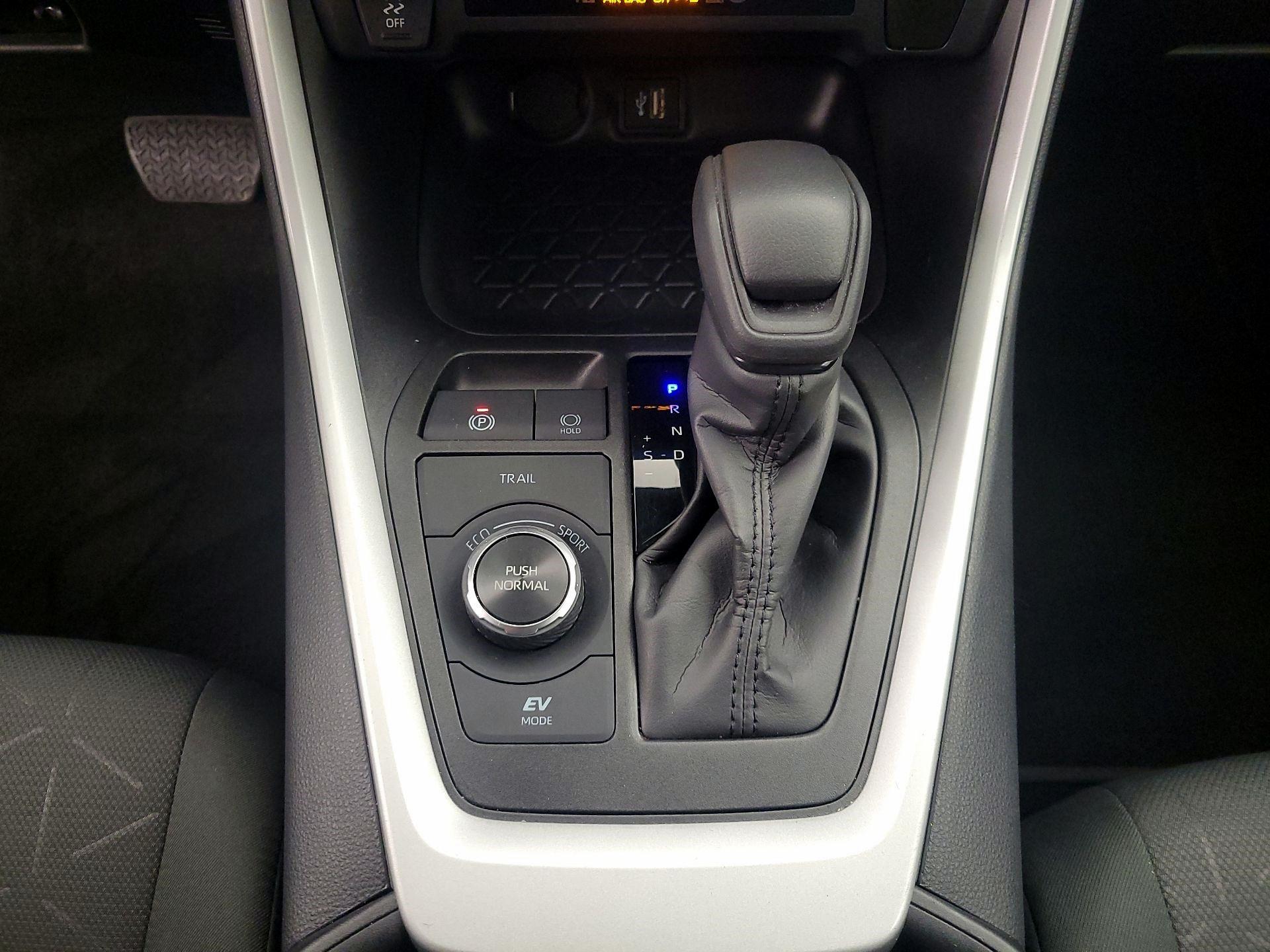 Thumbnail: 2025 Toyota RAV4 - 17