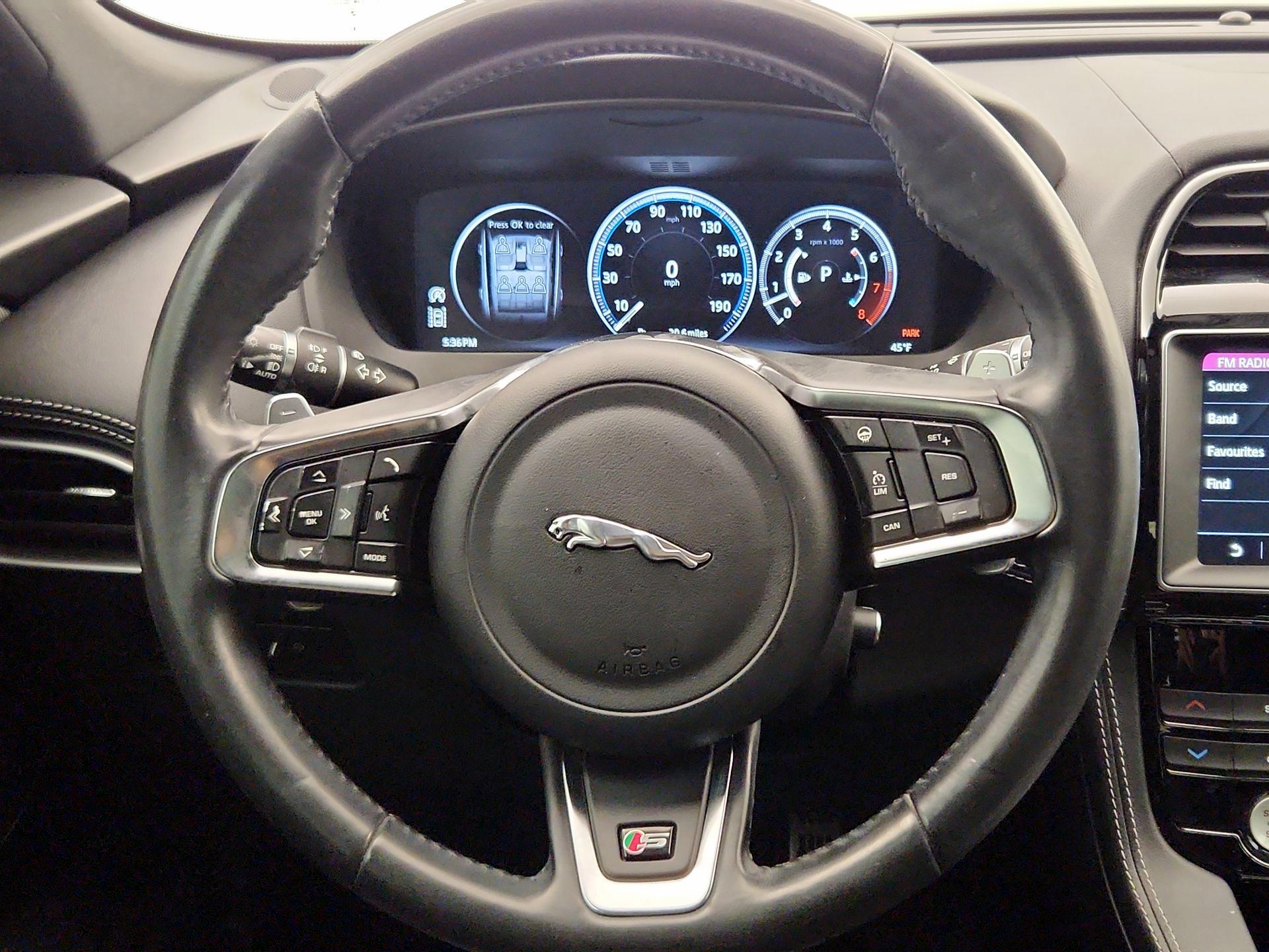 Thumbnail: 2018 Jaguar F-Pace - 10