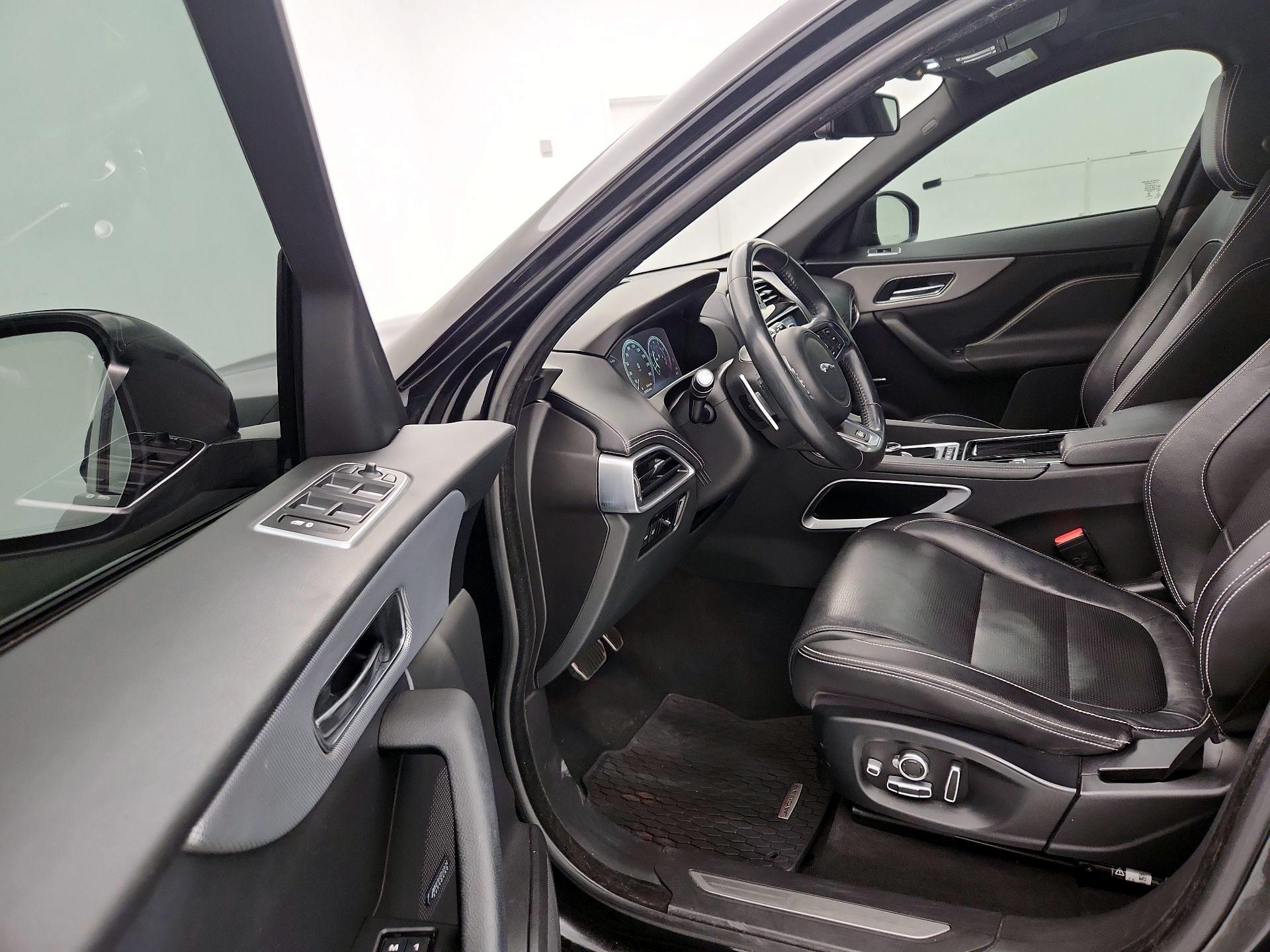 Thumbnail: 2018 Jaguar F-Pace - 11