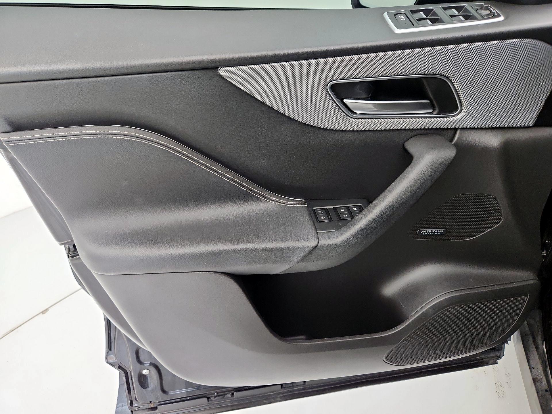 Thumbnail: 2018 Jaguar F-Pace - 12