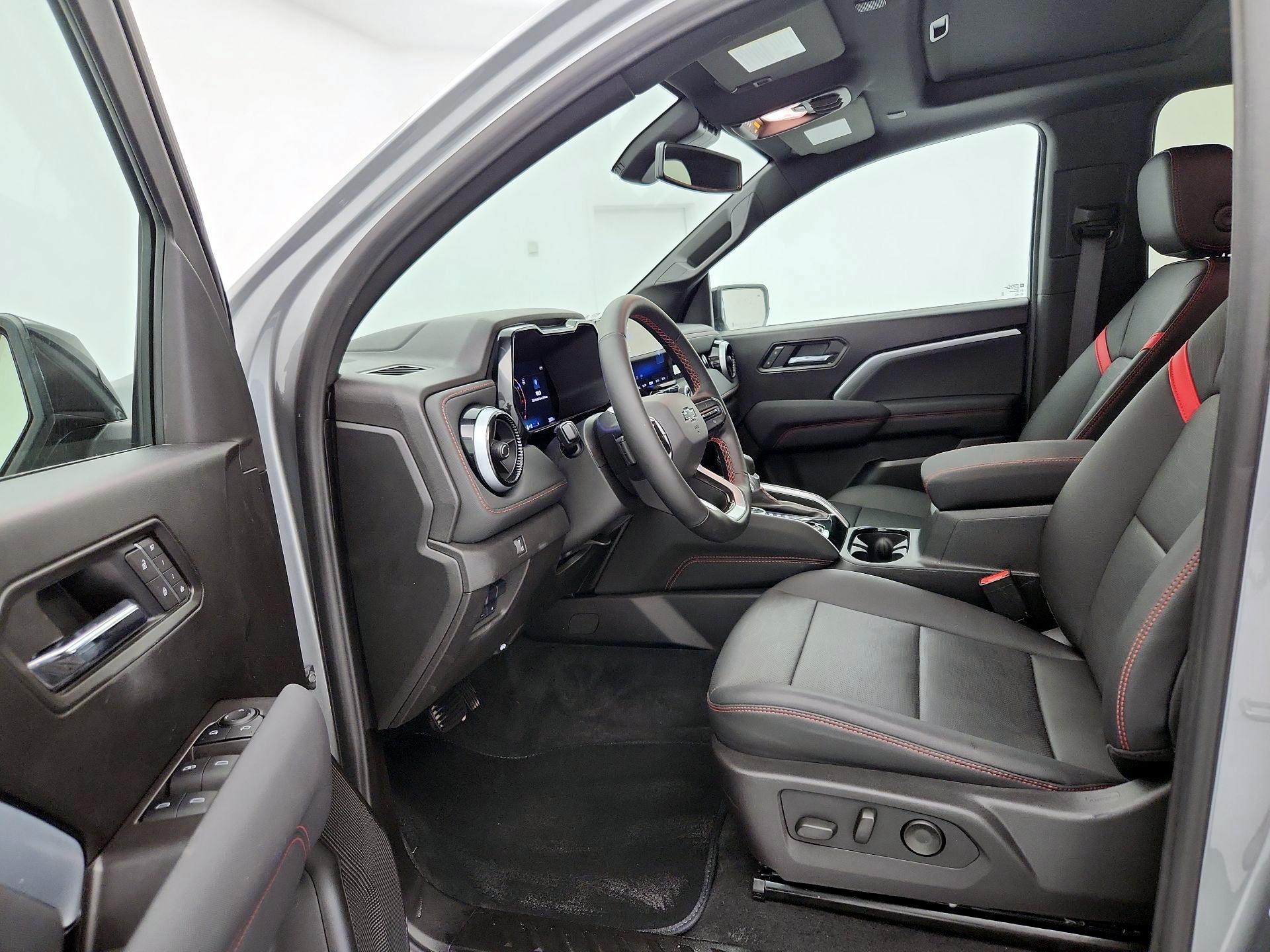 Thumbnail: 2025 Chevrolet Colorado - 11