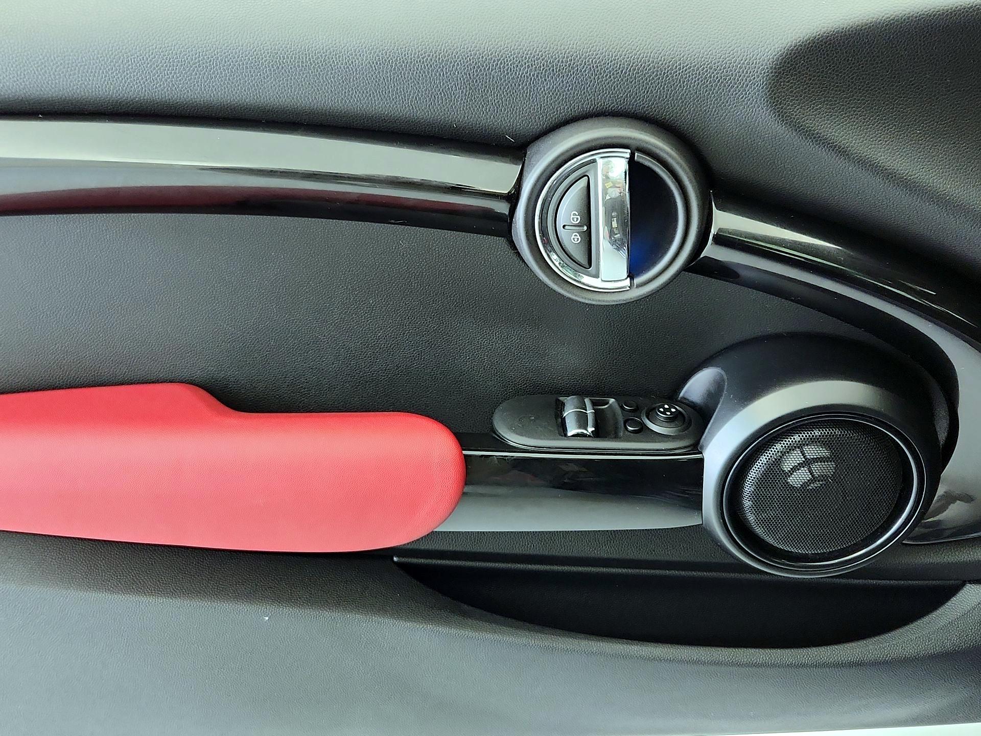 Thumbnail: 2015 MINI Cooper Hardtop - 12