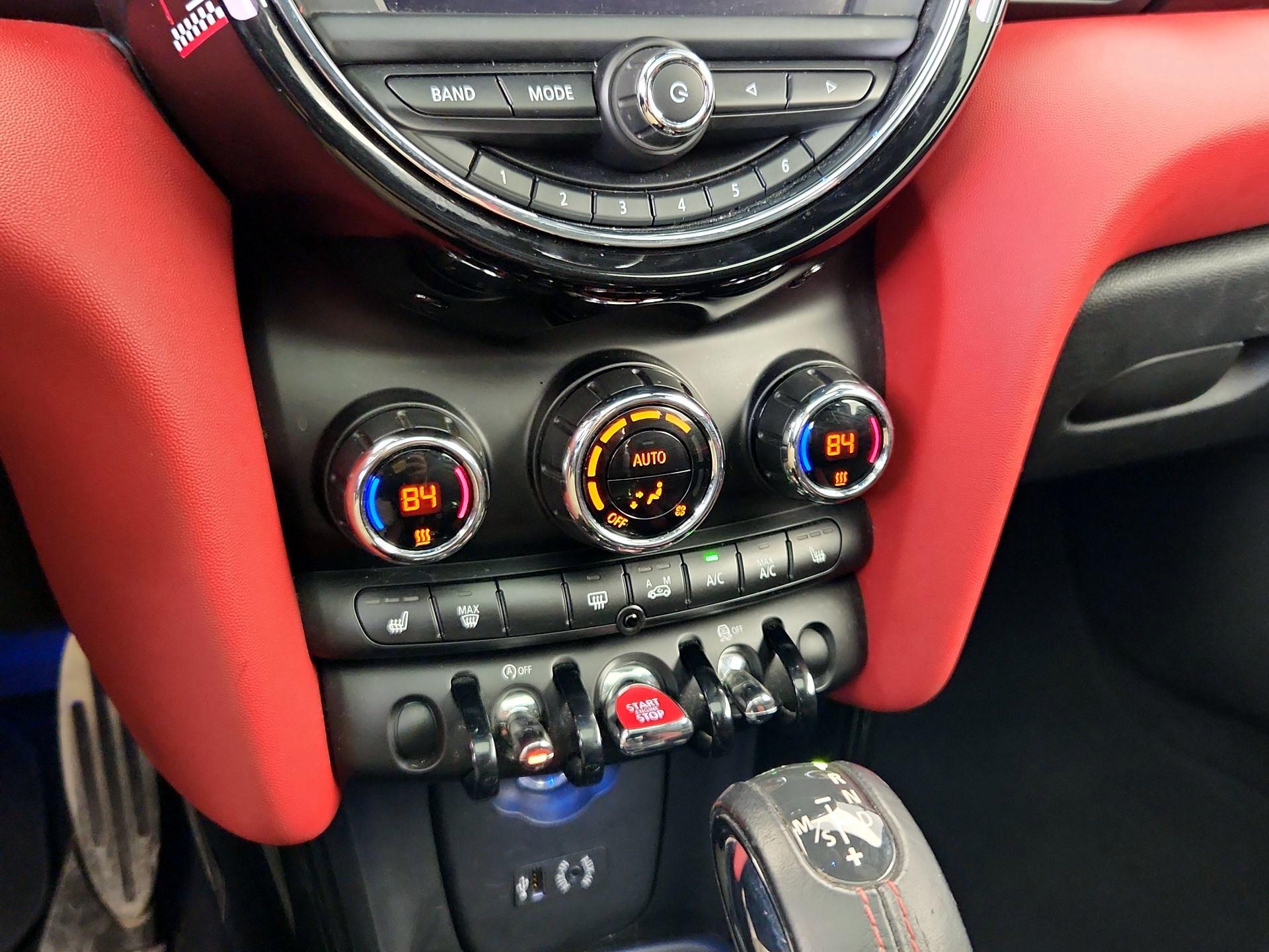 Thumbnail: 2015 MINI Cooper Hardtop - 15