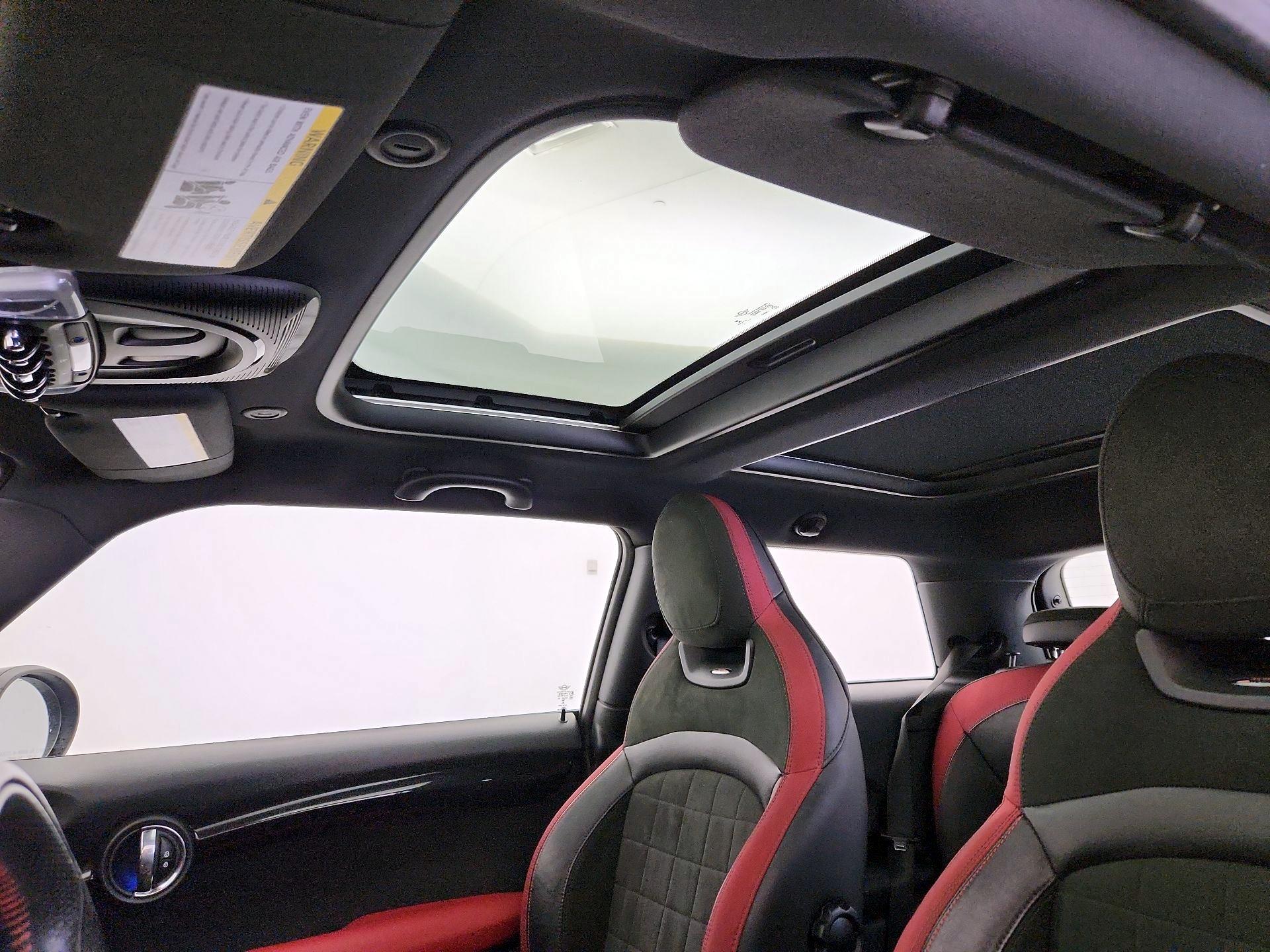 Thumbnail: 2015 MINI Cooper Hardtop - 18