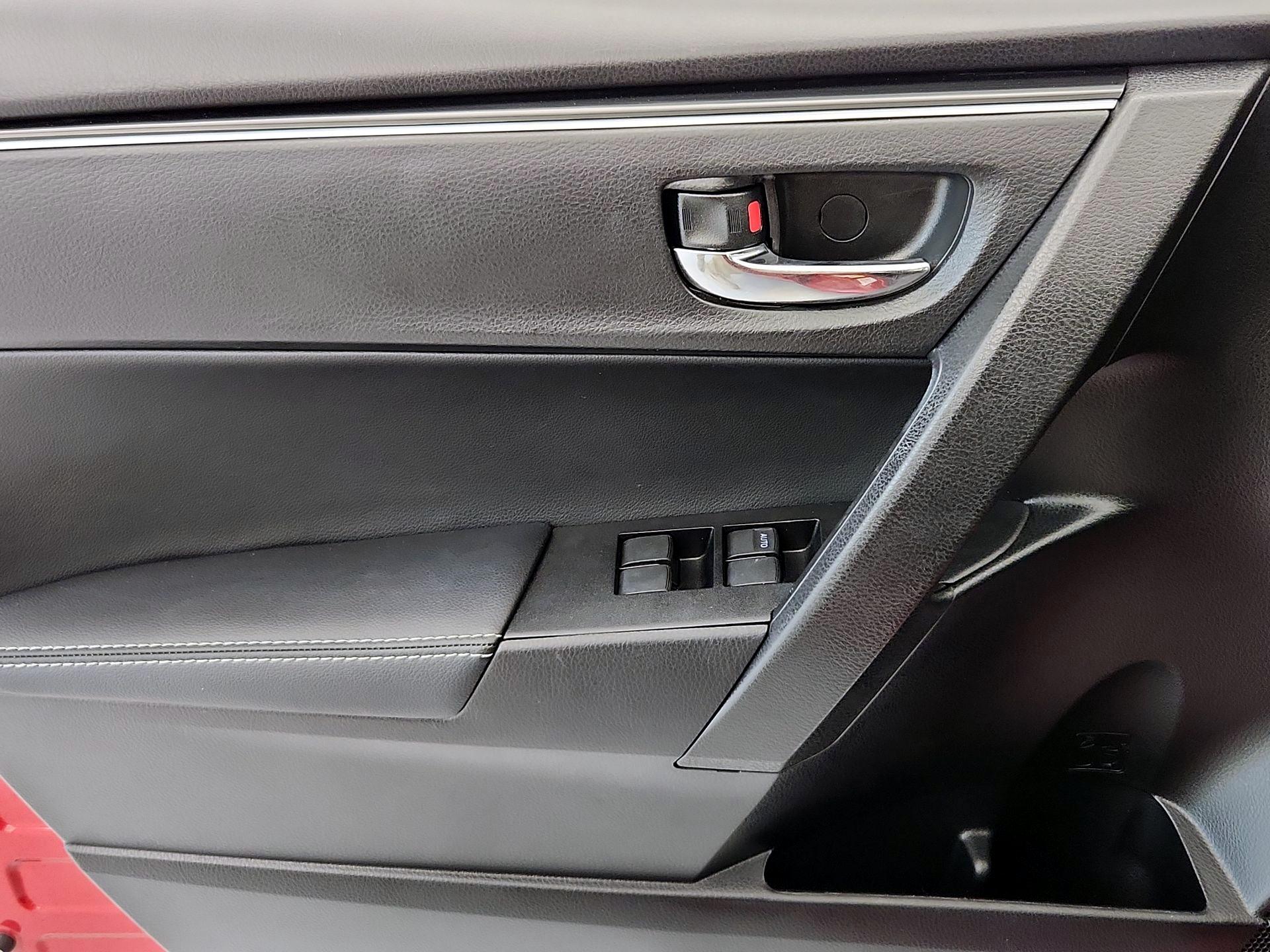 Thumbnail: 2018 Toyota Corolla - 12