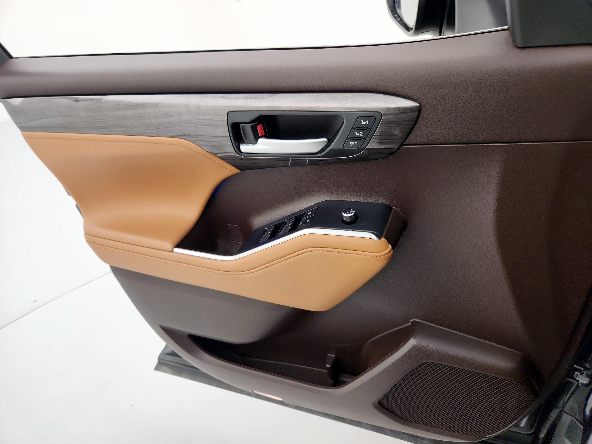 Thumbnail: 2020 Toyota Highlander - 12