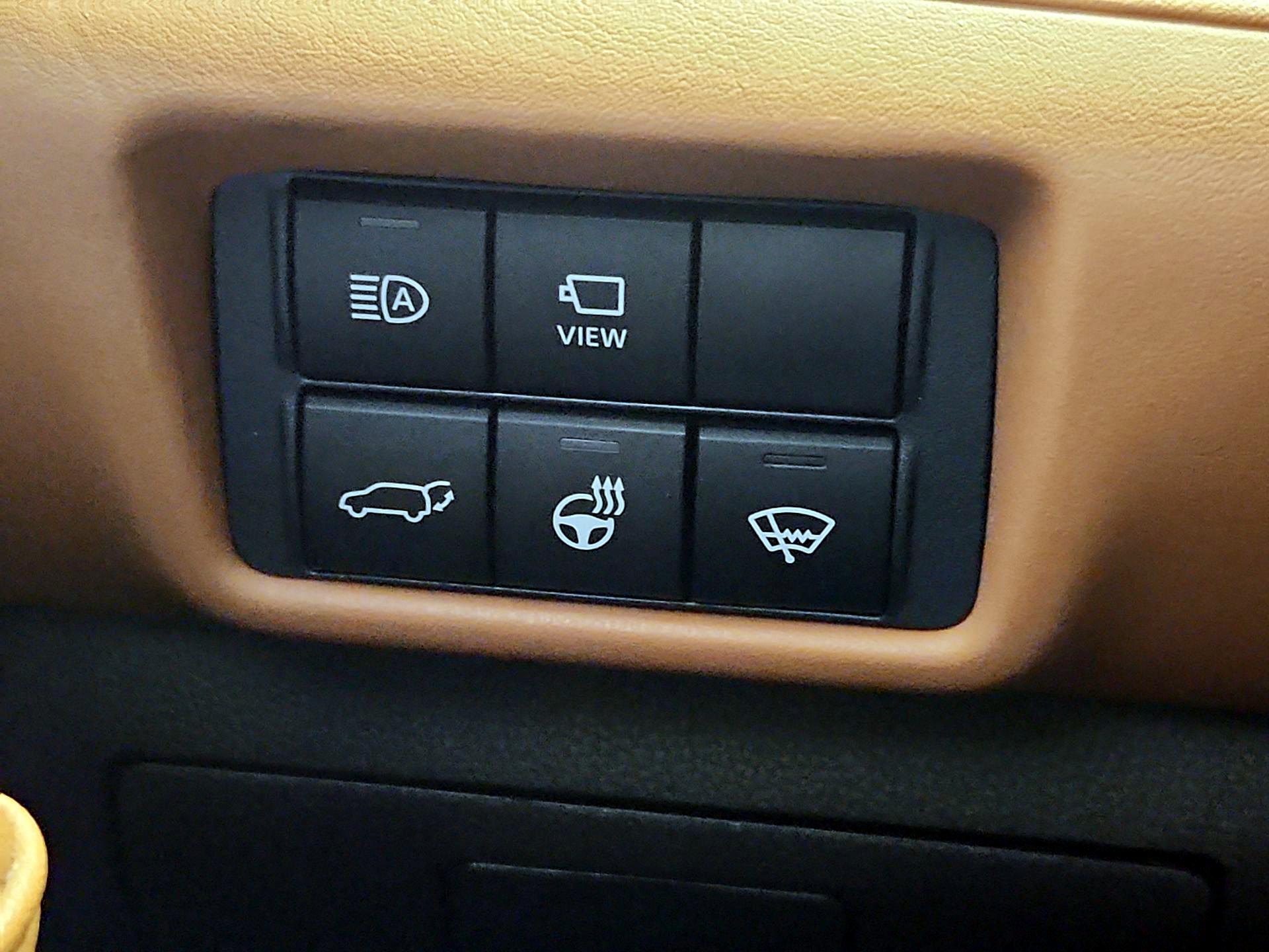 Thumbnail: 2020 Toyota Highlander - 13