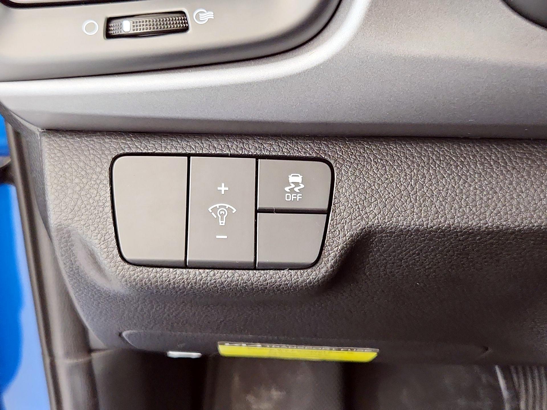 Thumbnail: 2023 Kia Rio - 13