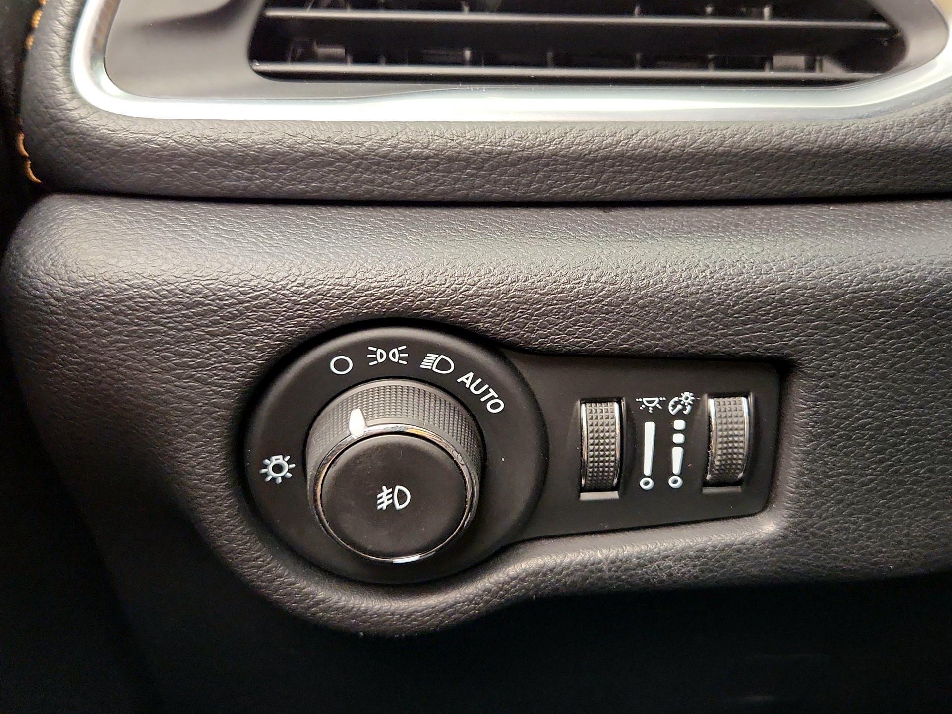 Thumbnail: 2021 Chrysler Pacifica - 13