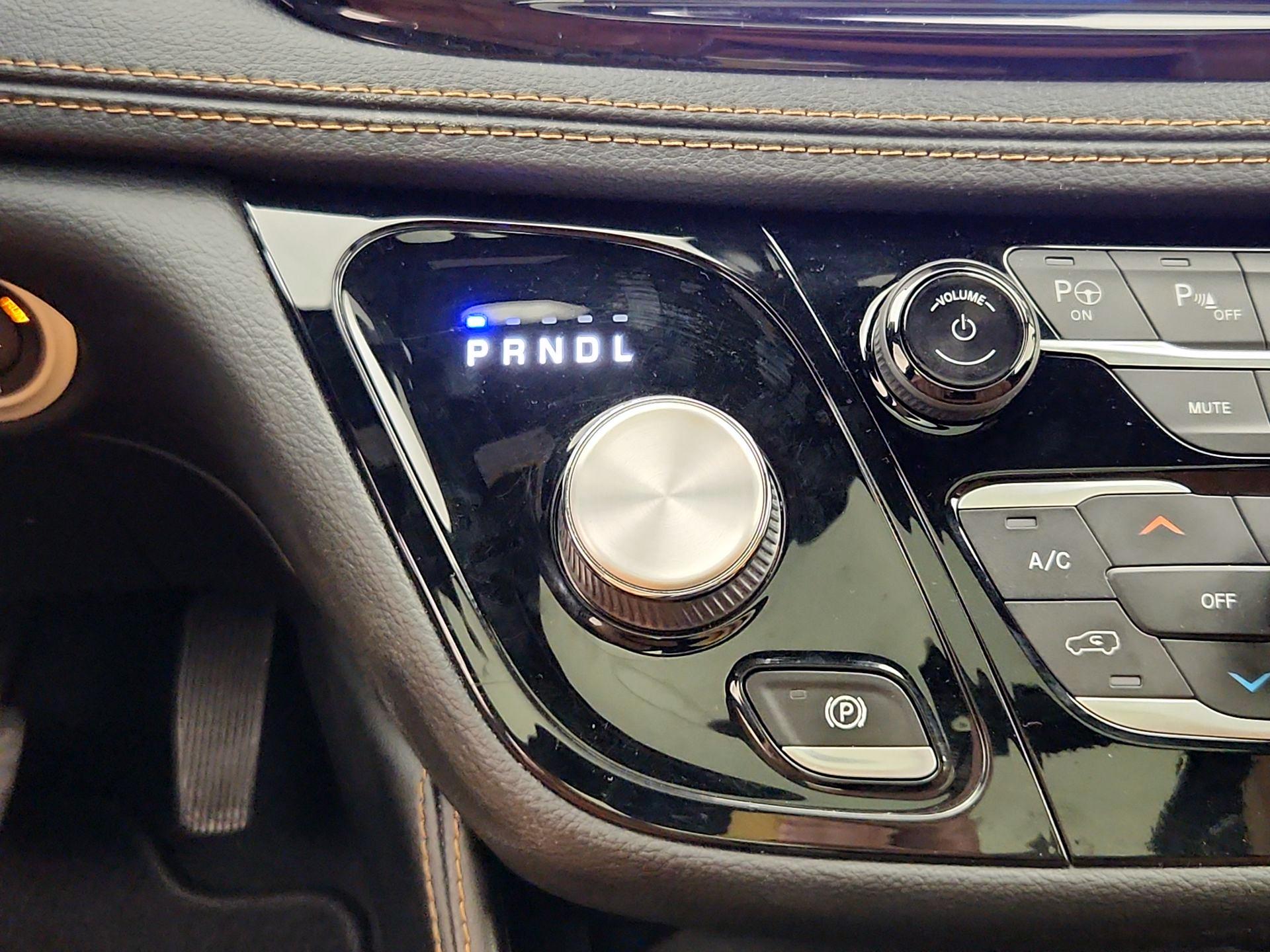 Thumbnail: 2021 Chrysler Pacifica - 18