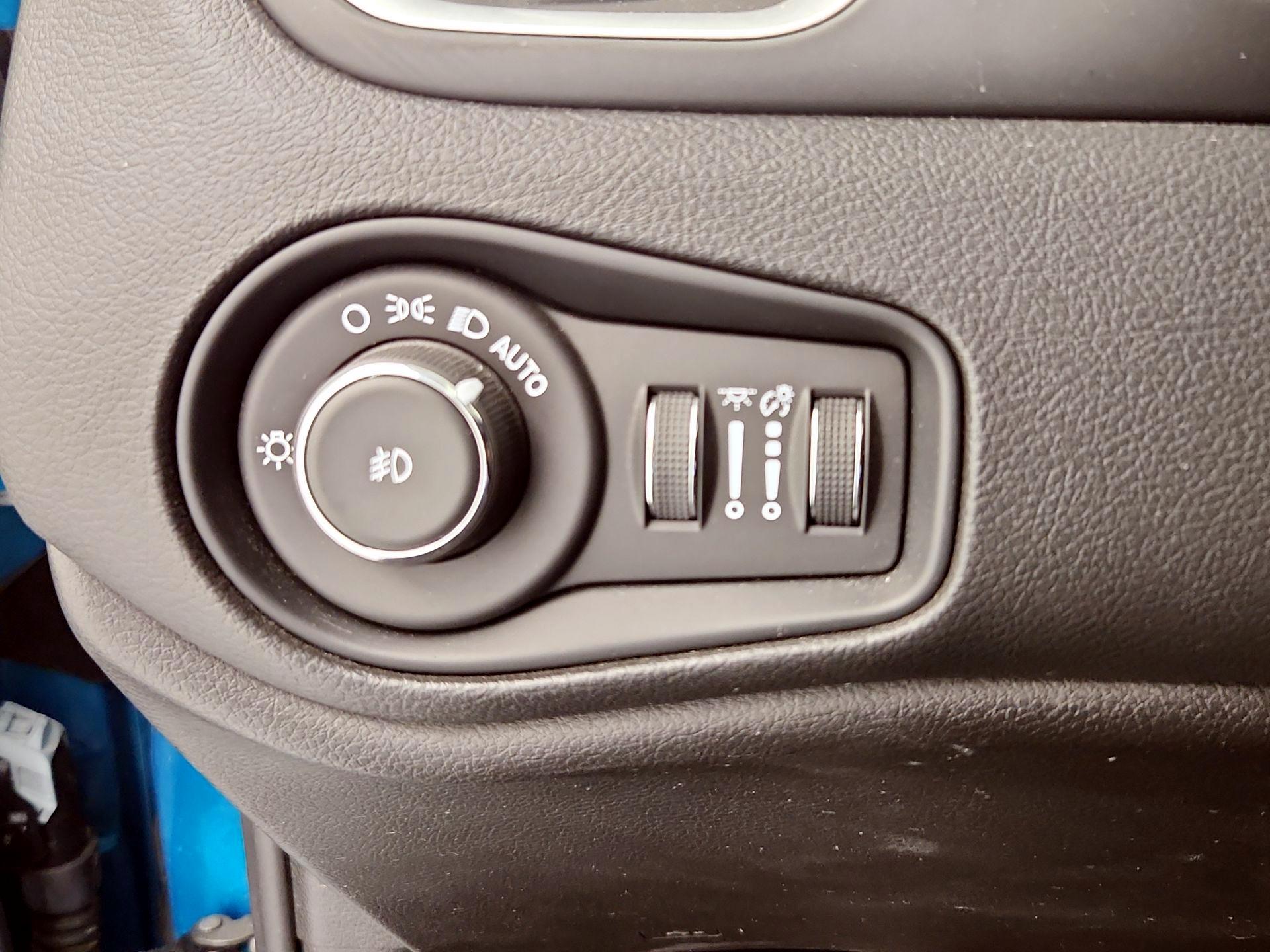 Thumbnail: 2021 Jeep Renegade - 13