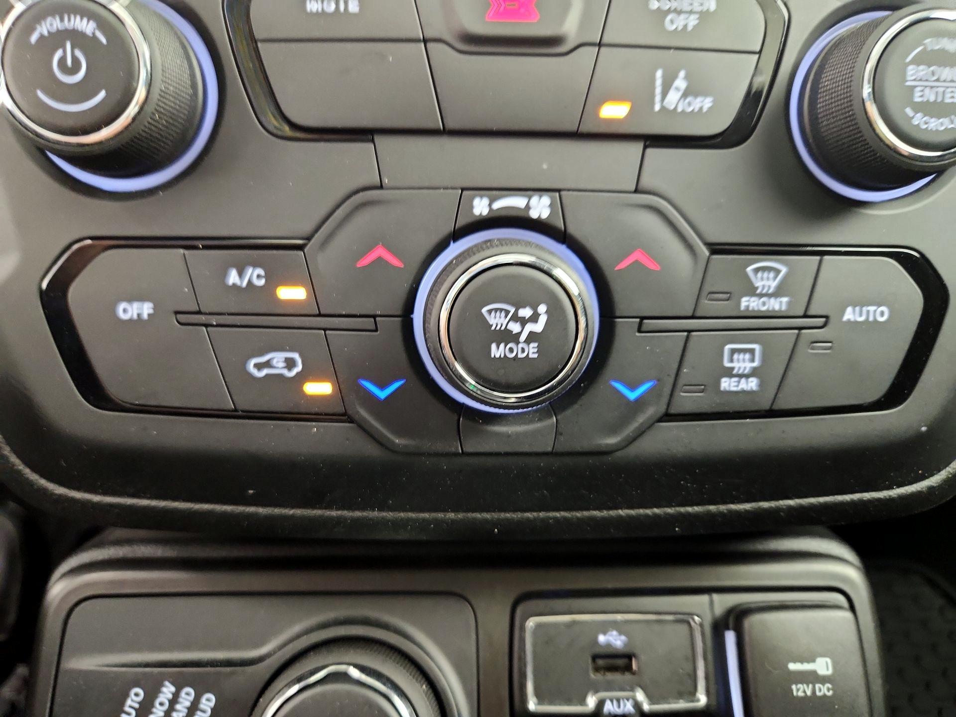 Thumbnail: 2021 Jeep Renegade - 16