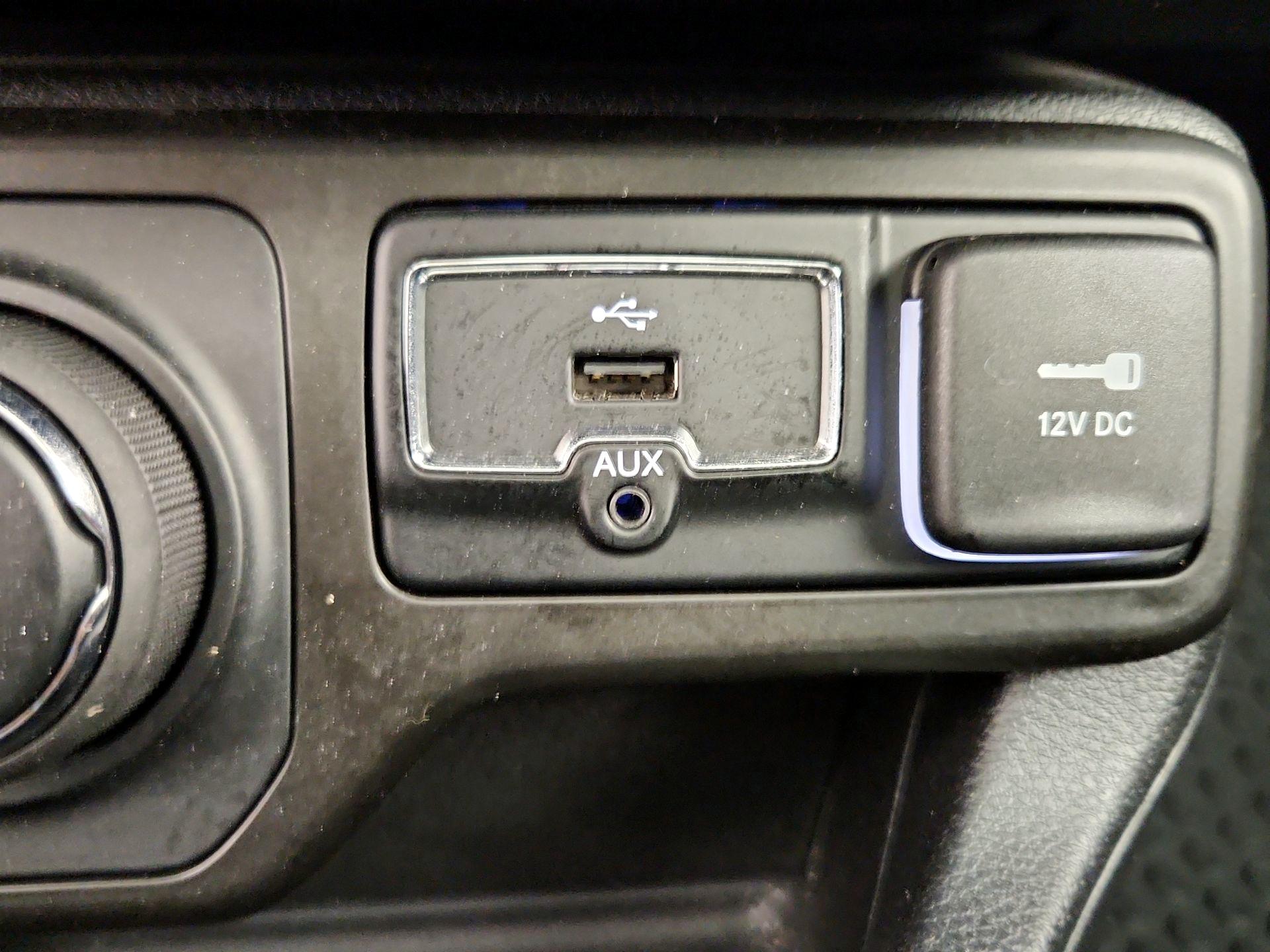 Thumbnail: 2021 Jeep Renegade - 18