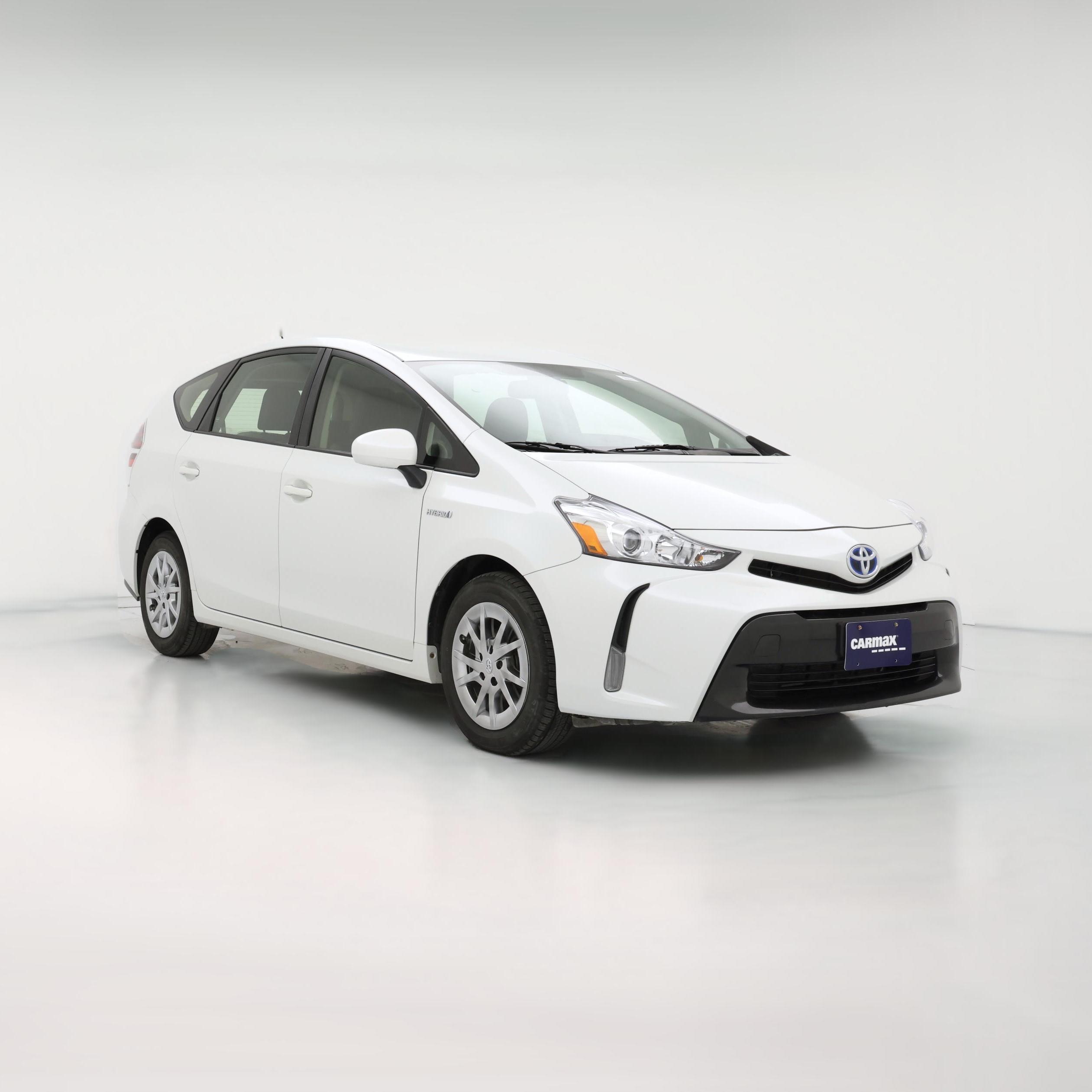 Thumbnail: 2015 Toyota Prius v - 1
