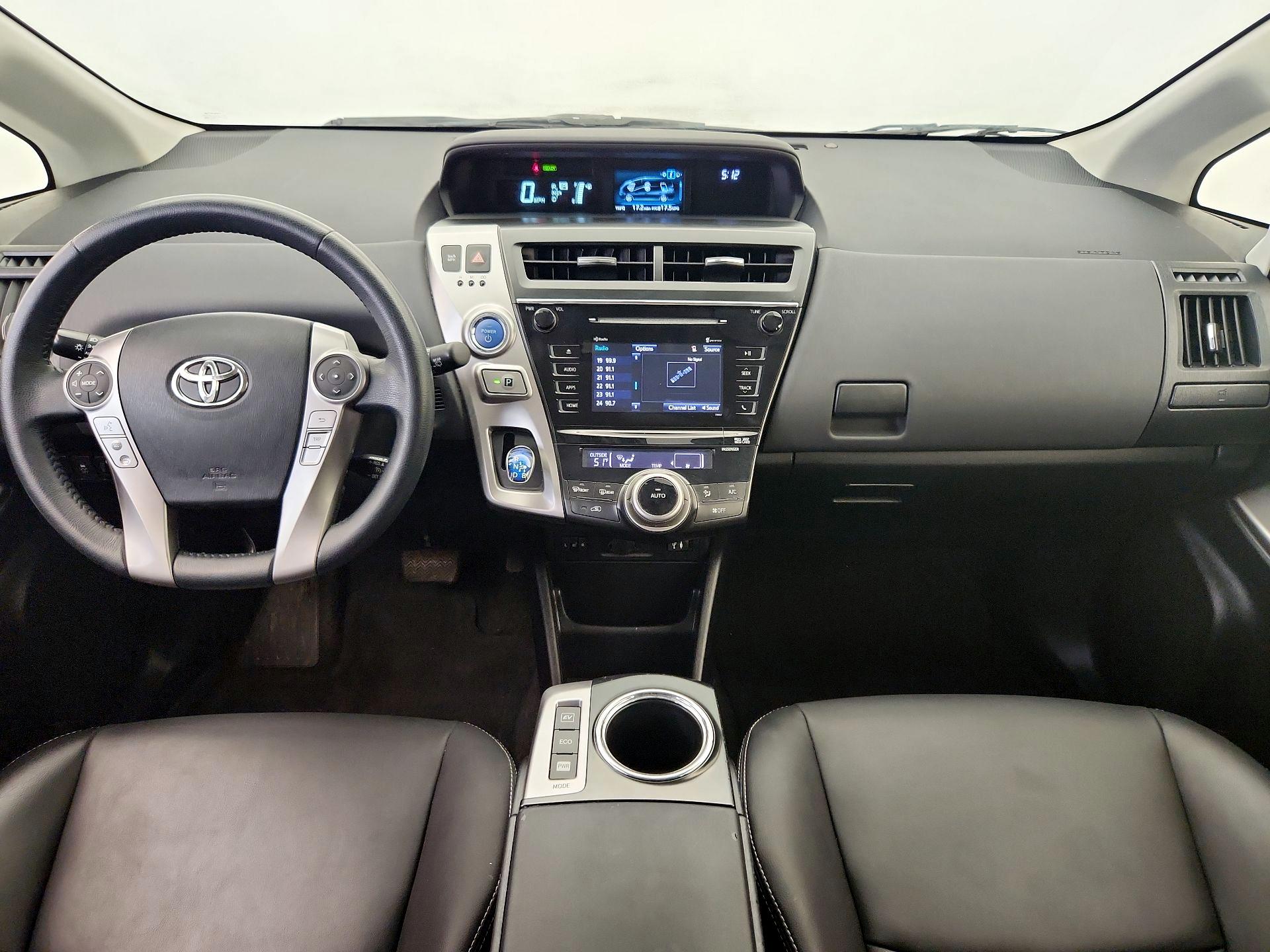 Thumbnail: 2015 Toyota Prius v - 9
