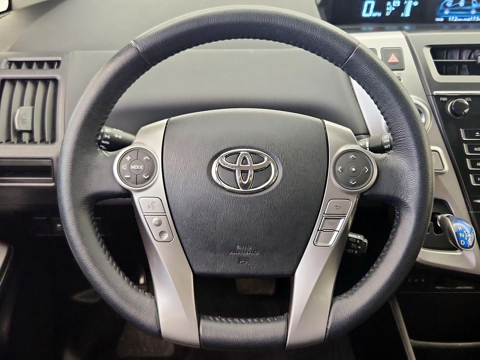 Thumbnail: 2015 Toyota Prius v - 10