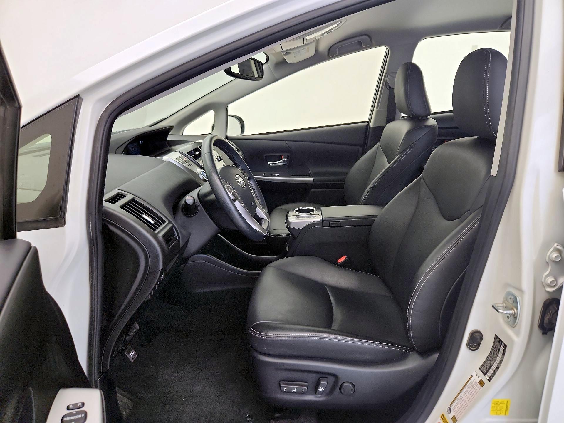 Thumbnail: 2015 Toyota Prius v - 11