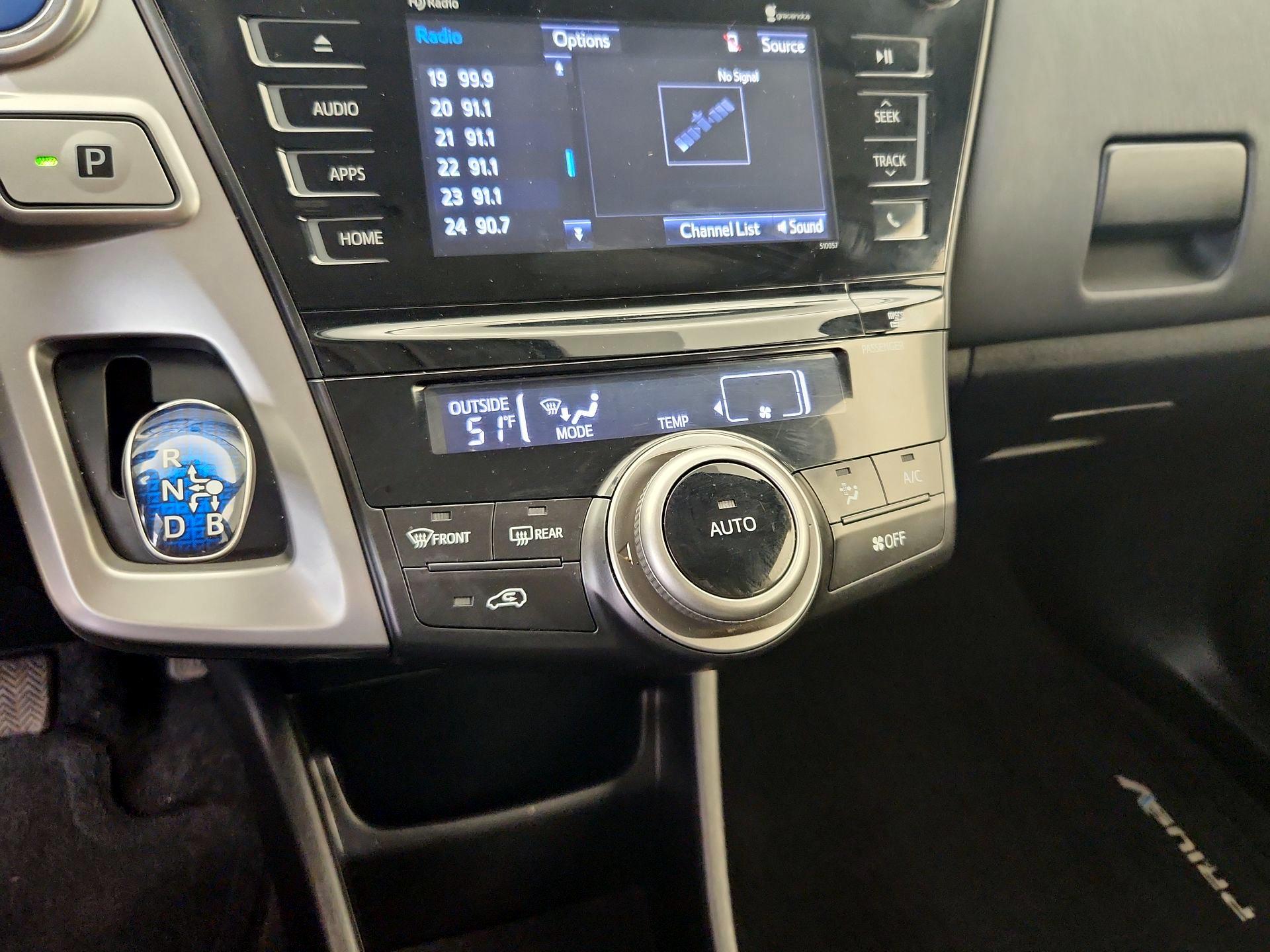 Thumbnail: 2015 Toyota Prius v - 16