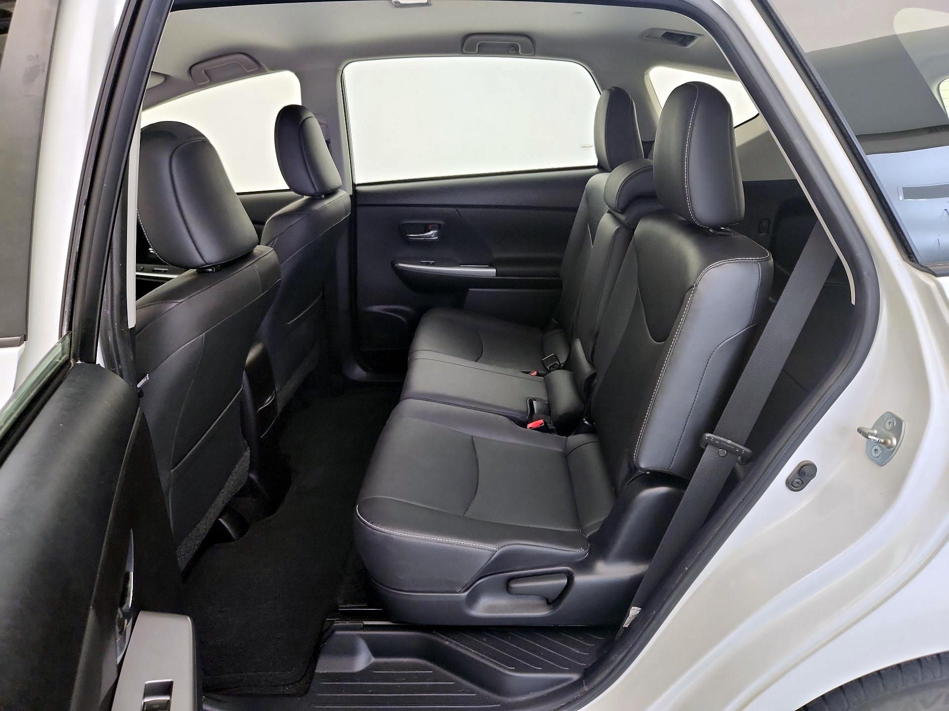 Thumbnail: 2015 Toyota Prius v - 19