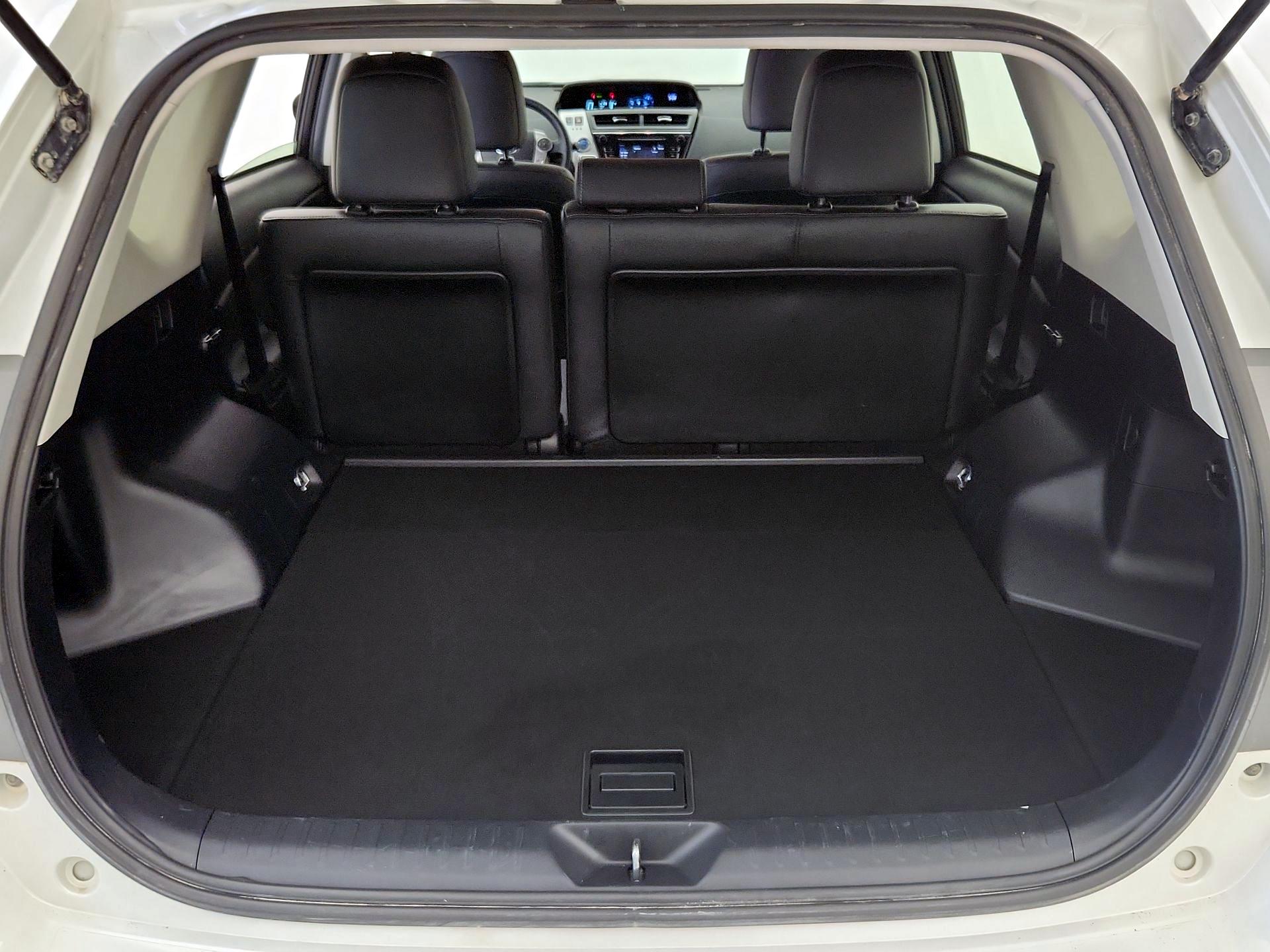 Thumbnail: 2015 Toyota Prius v - 20