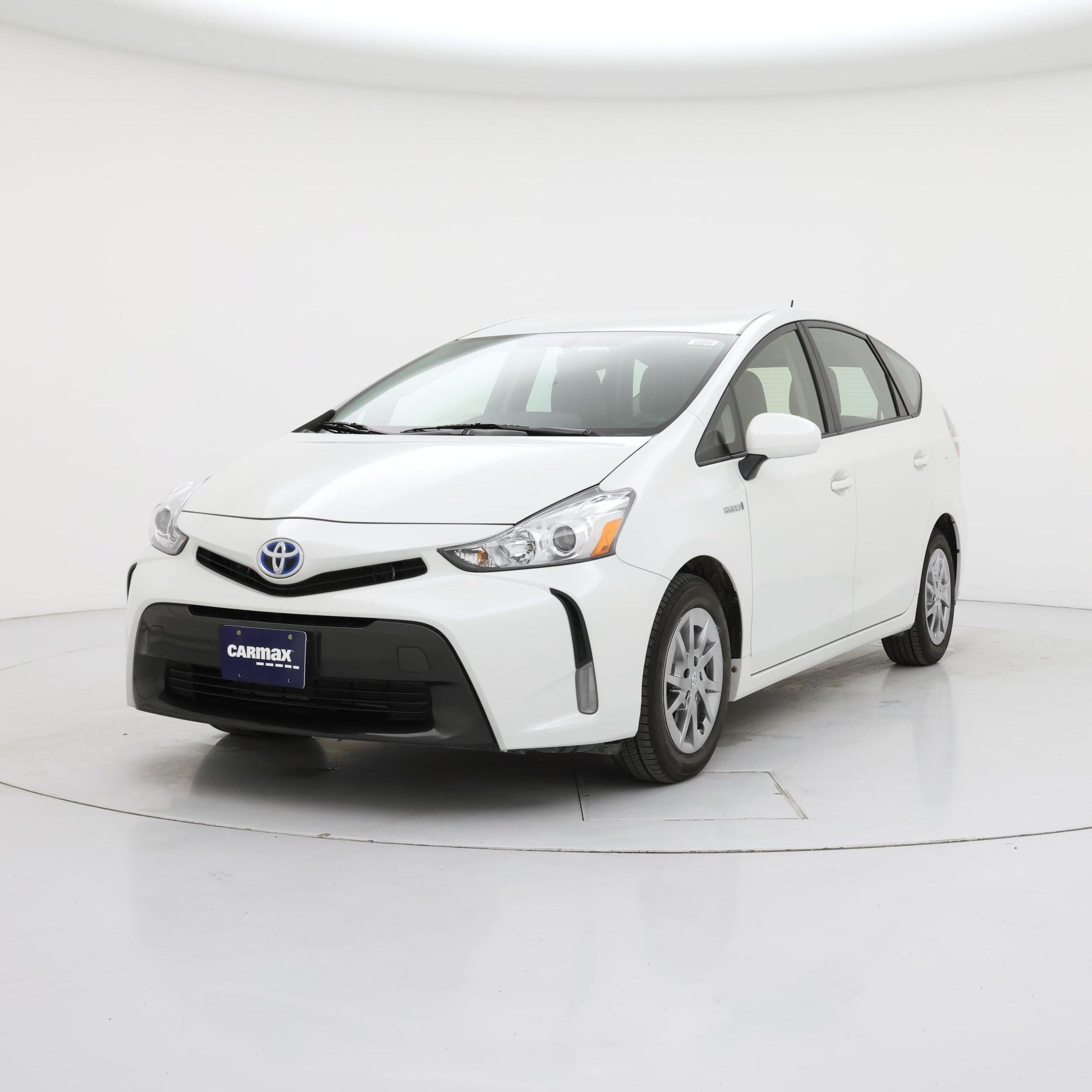 Thumbnail: 2015 Toyota Prius v - 4