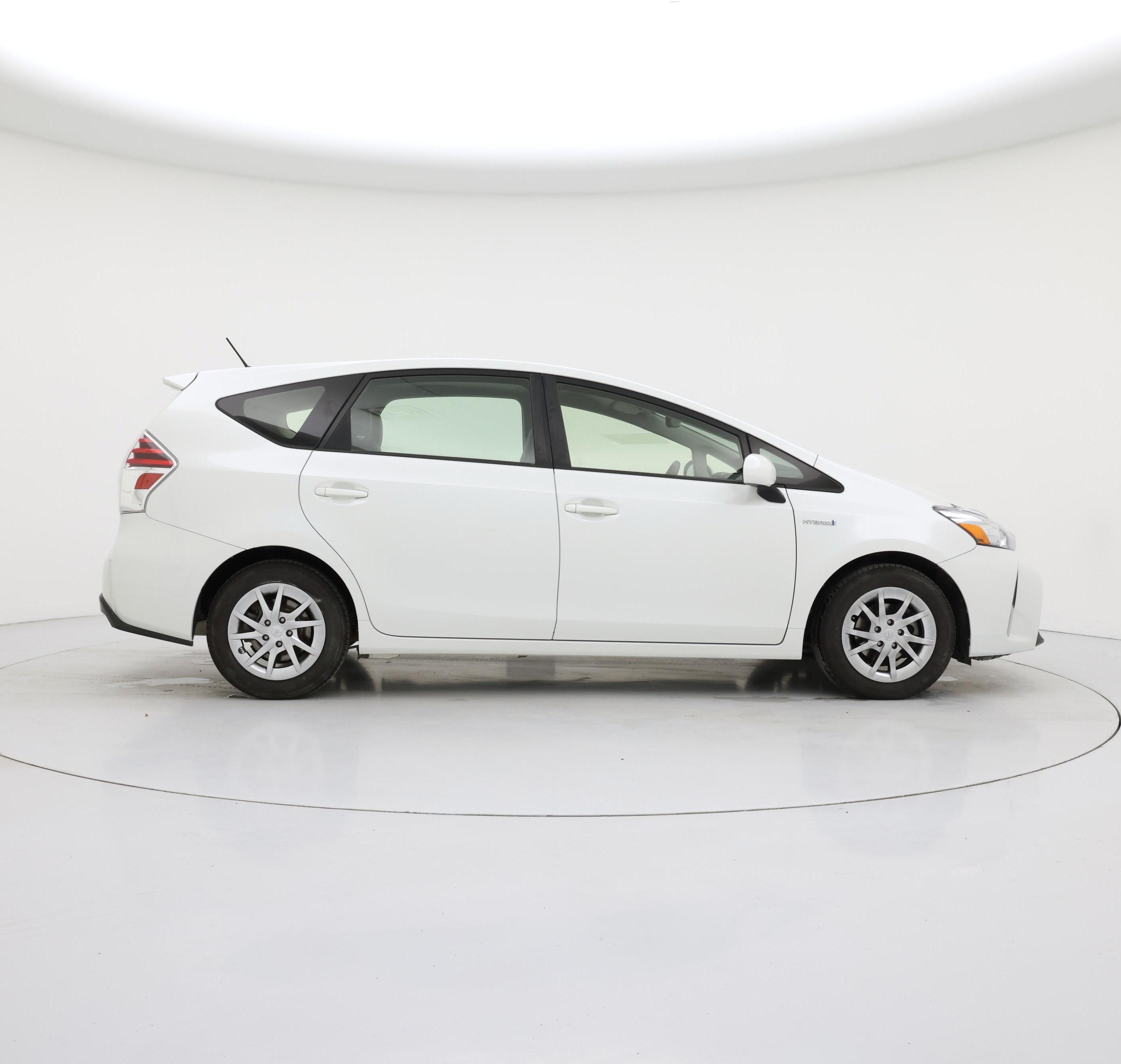 Thumbnail: 2015 Toyota Prius v - 7