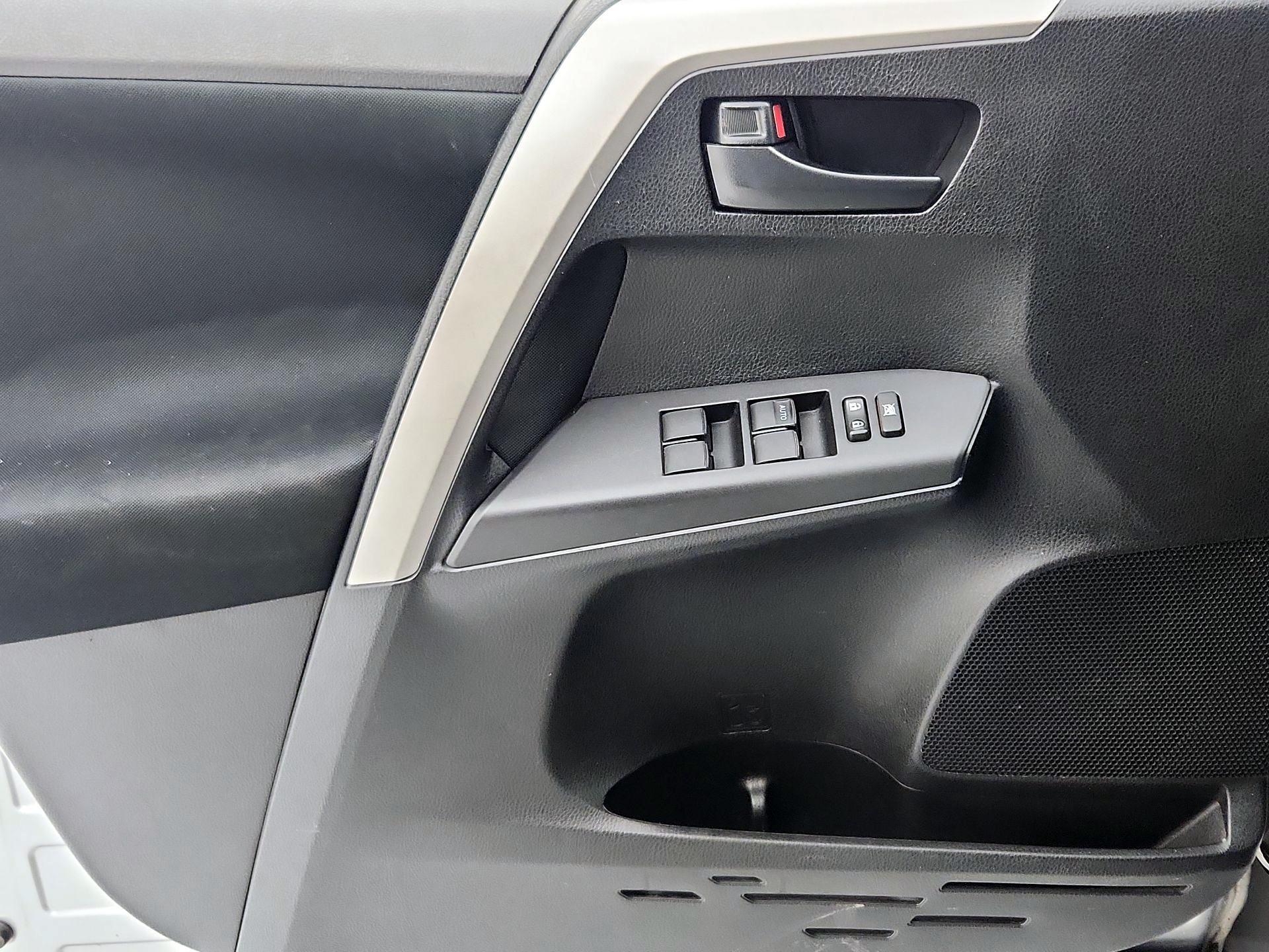 Thumbnail: 2017 Toyota RAV4 - 12