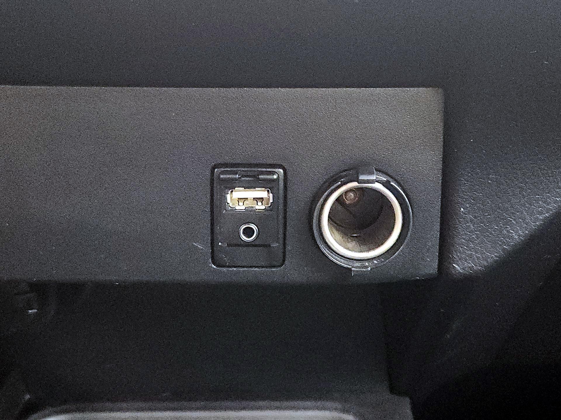 Thumbnail: 2017 Toyota RAV4 - 18