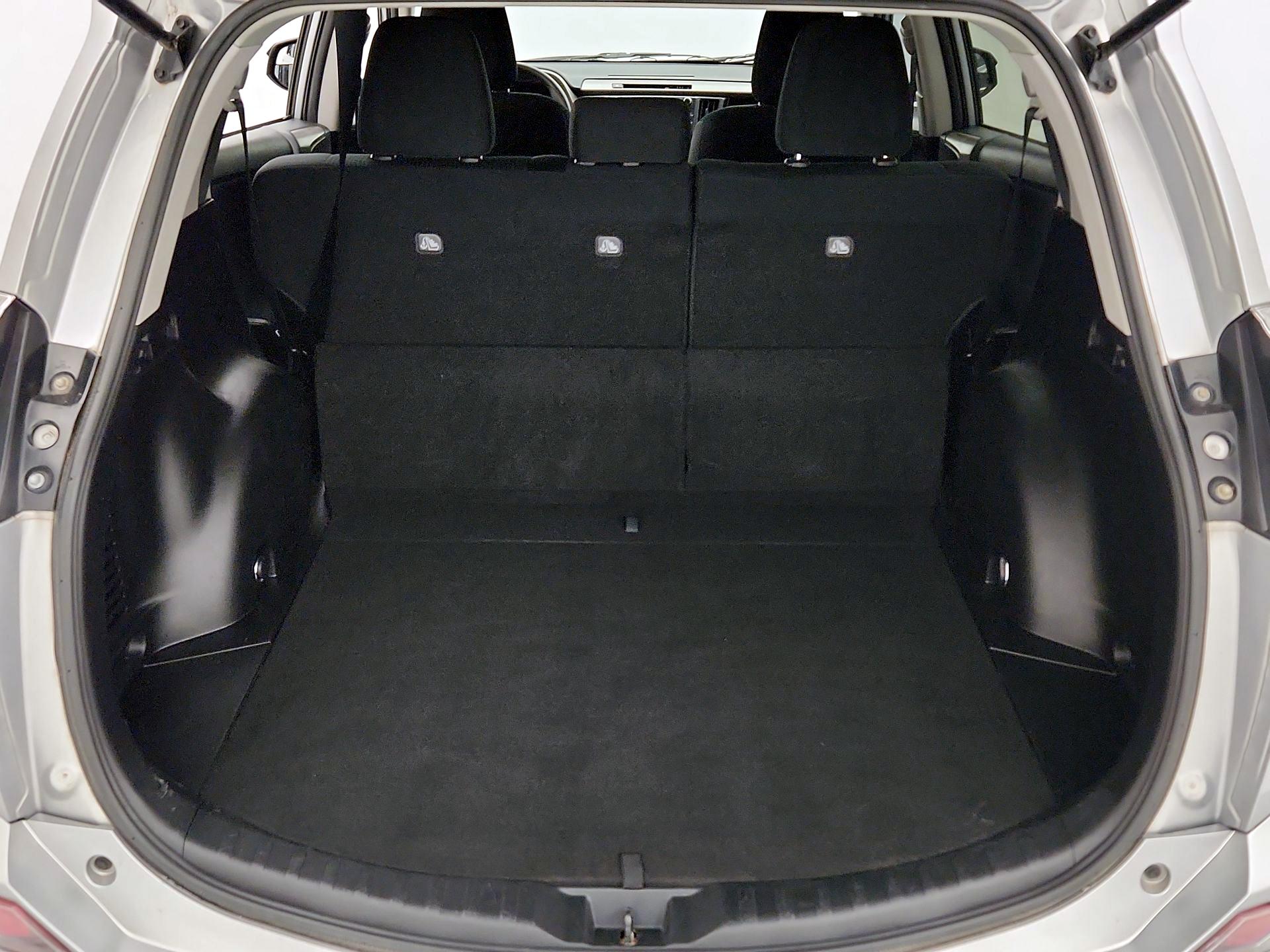 Thumbnail: 2017 Toyota RAV4 - 20