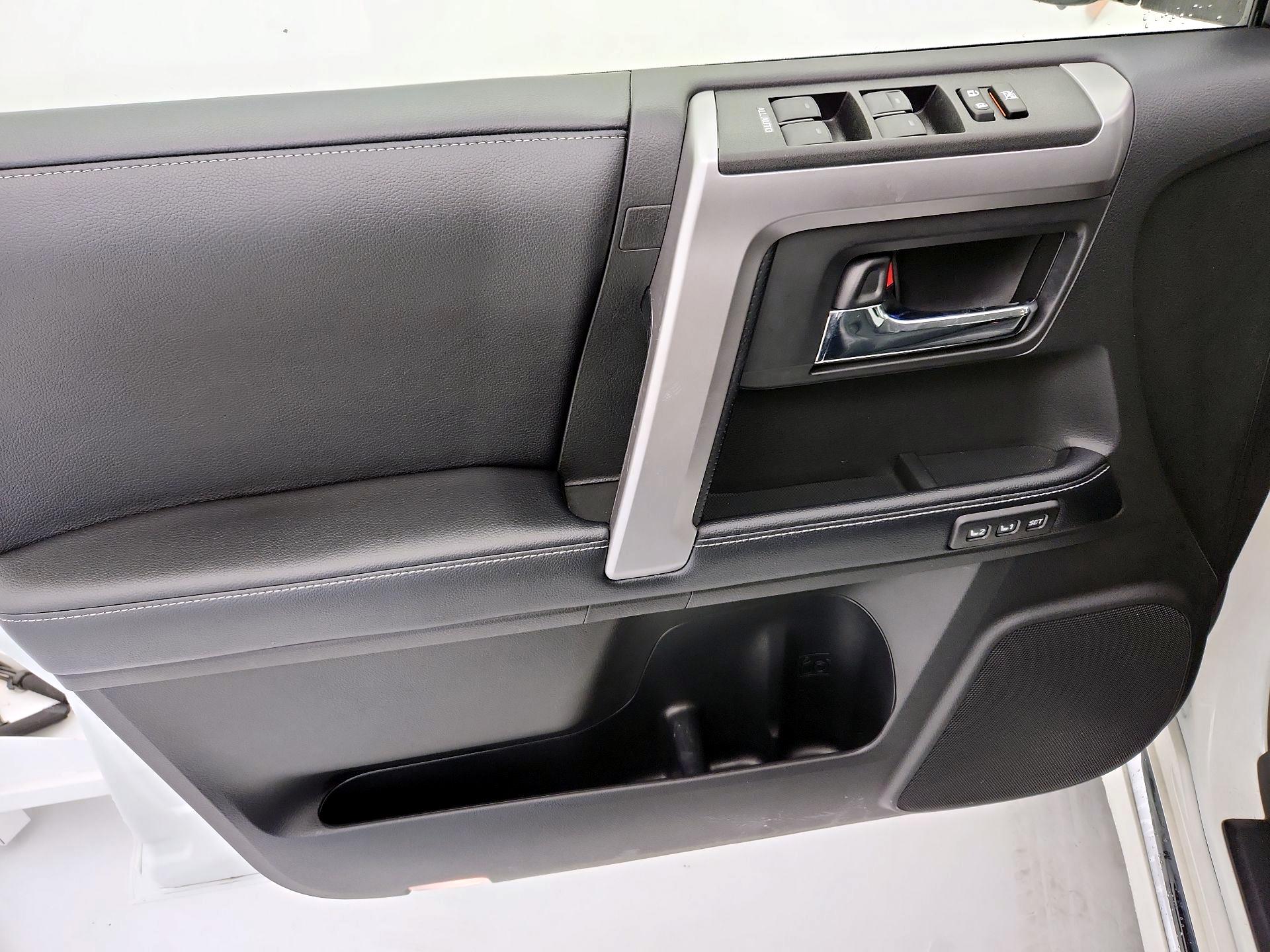Thumbnail: 2019 Toyota 4Runner - 12