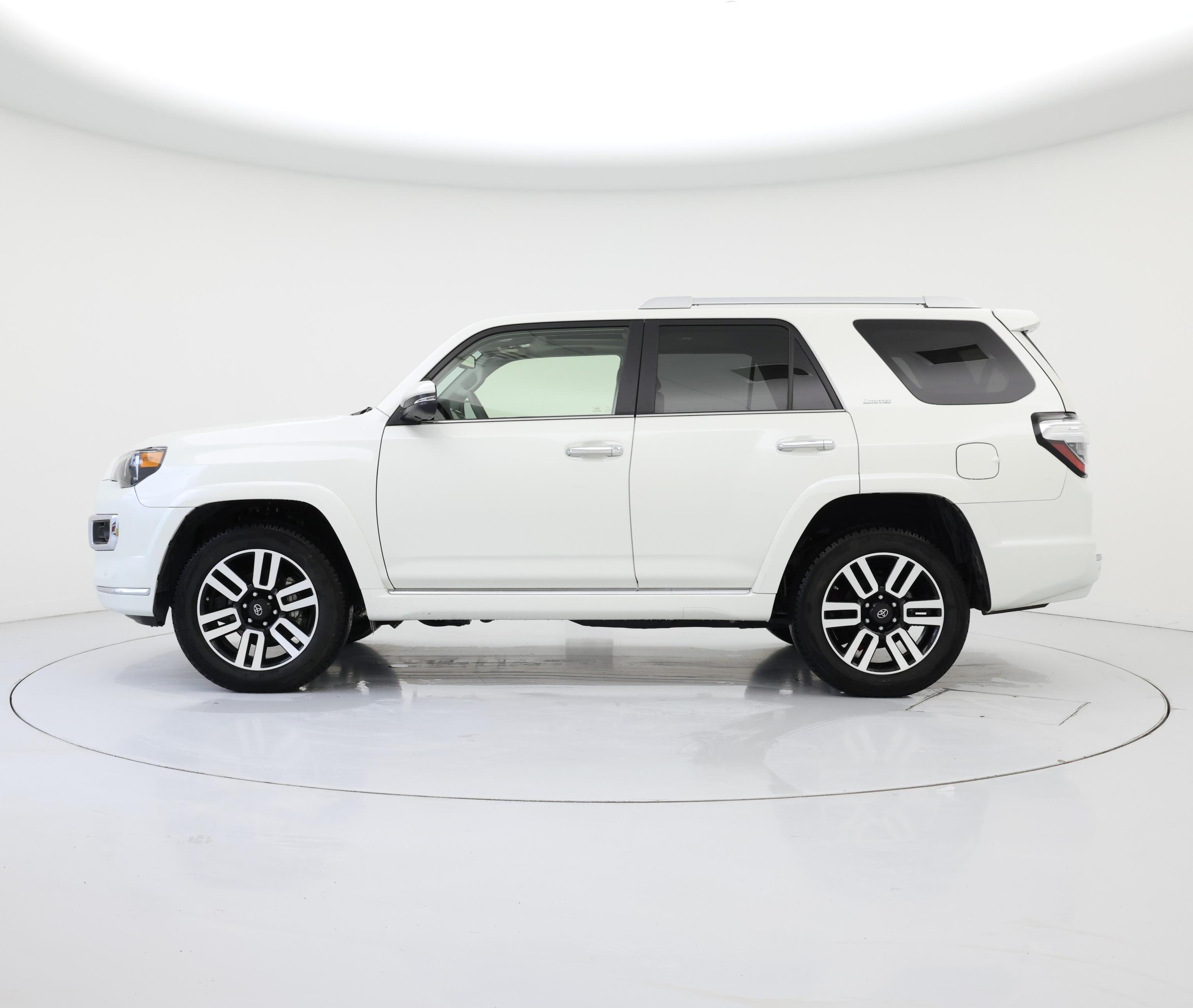 Thumbnail: 2019 Toyota 4Runner - 3