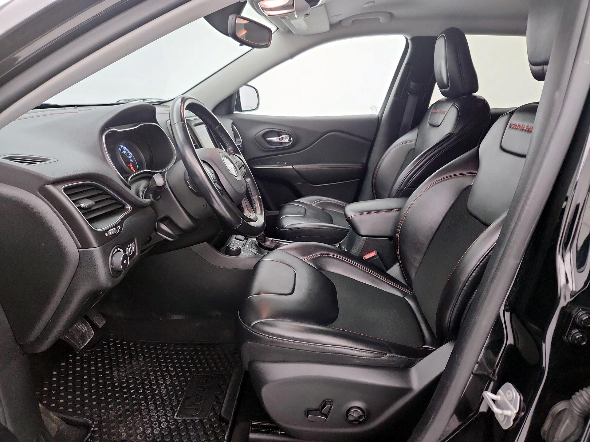 Thumbnail: 2020 Jeep Cherokee - 11