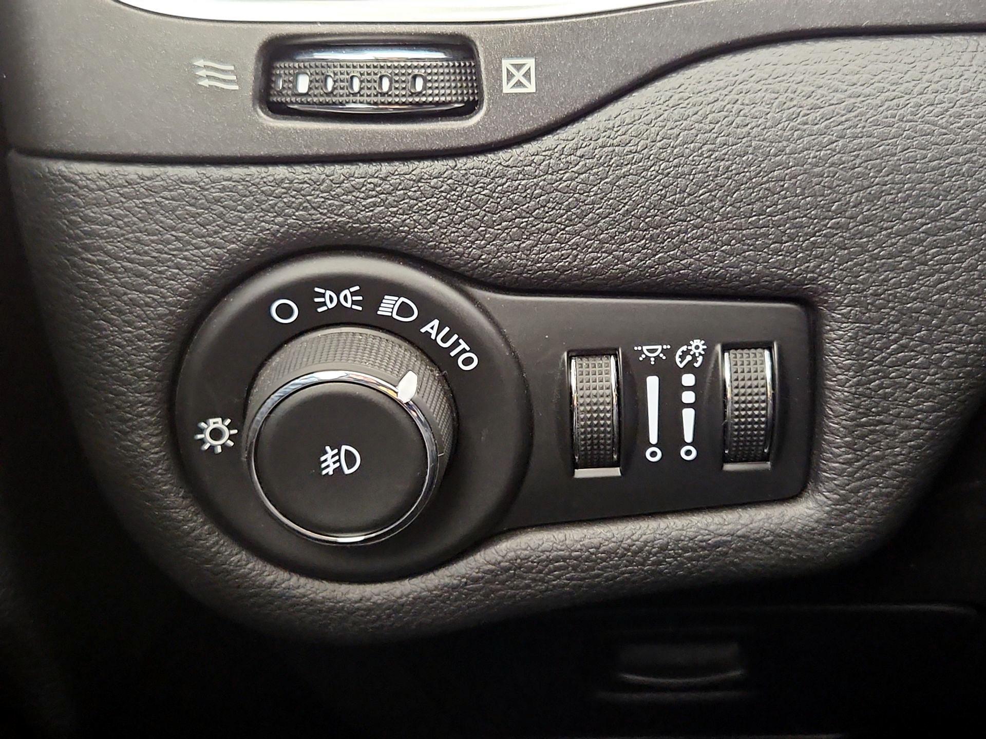 Thumbnail: 2020 Jeep Cherokee - 13