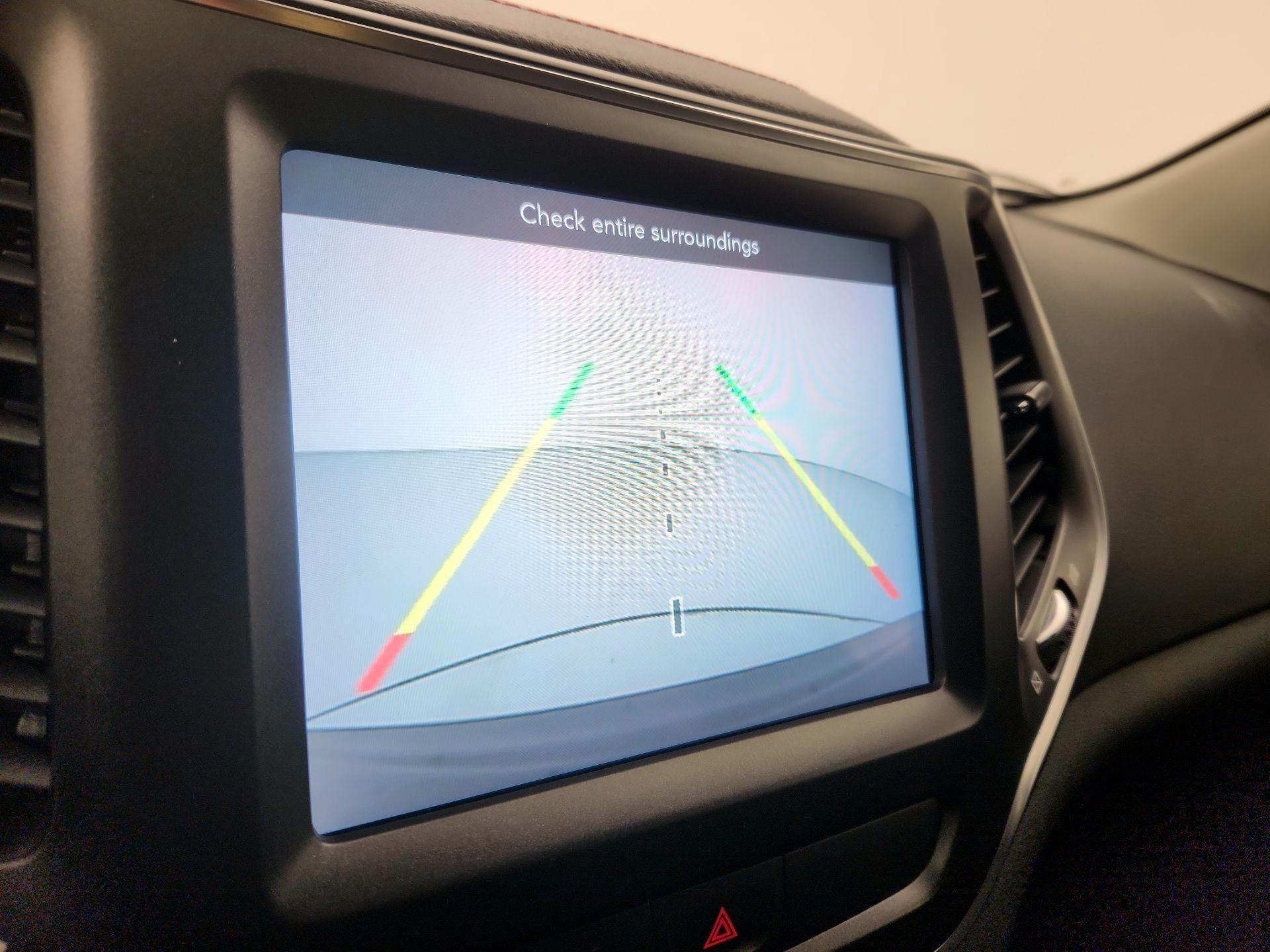 Thumbnail: 2020 Jeep Cherokee - 14