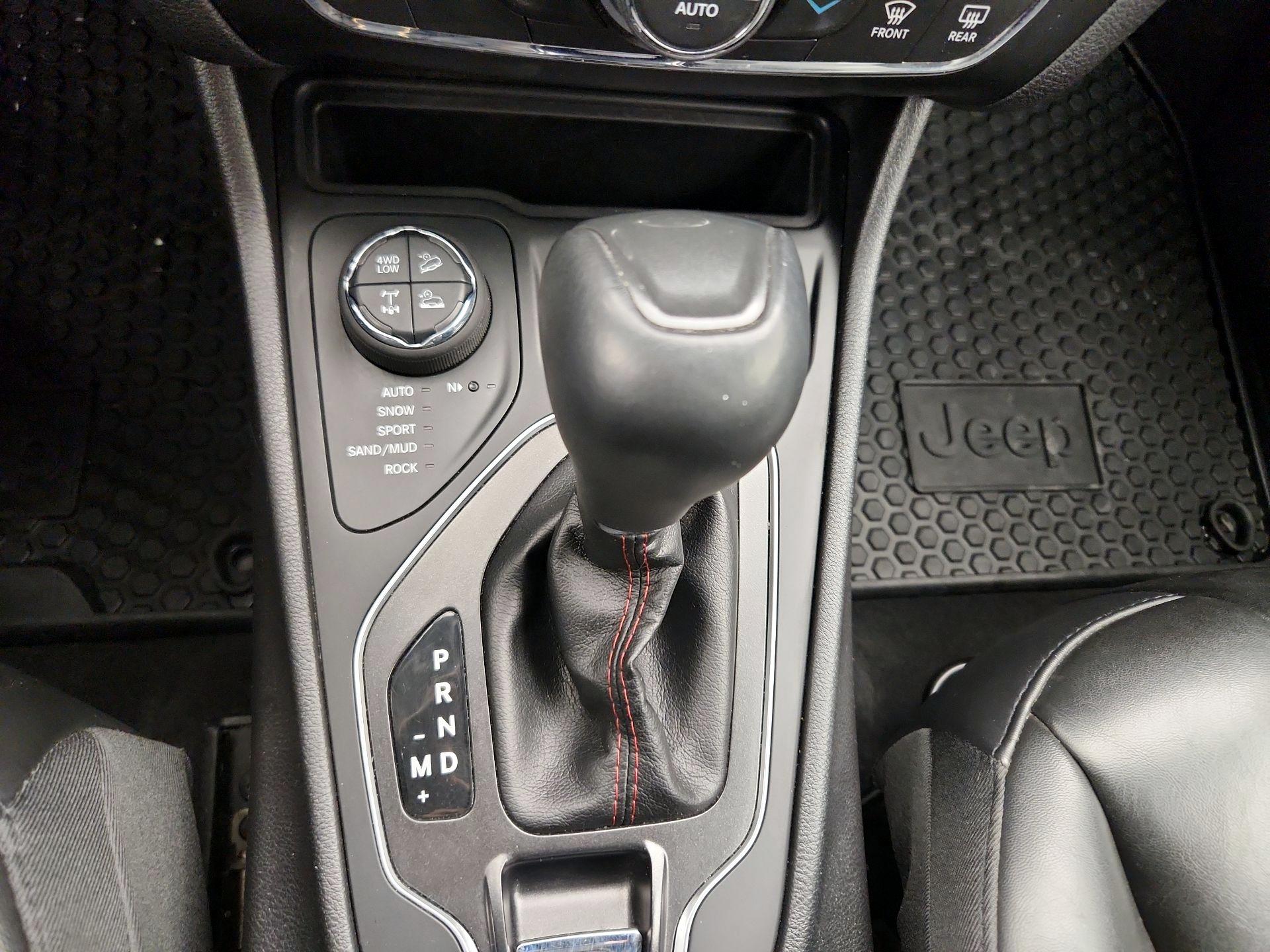 Thumbnail: 2020 Jeep Cherokee - 17