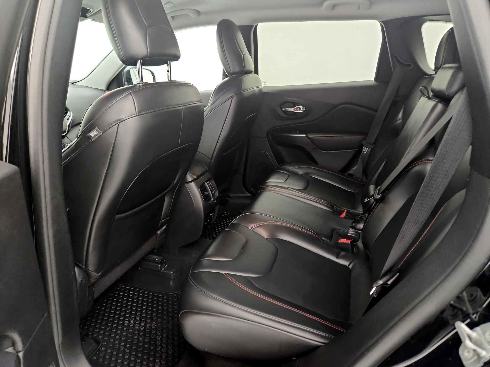 Thumbnail: 2020 Jeep Cherokee - 19