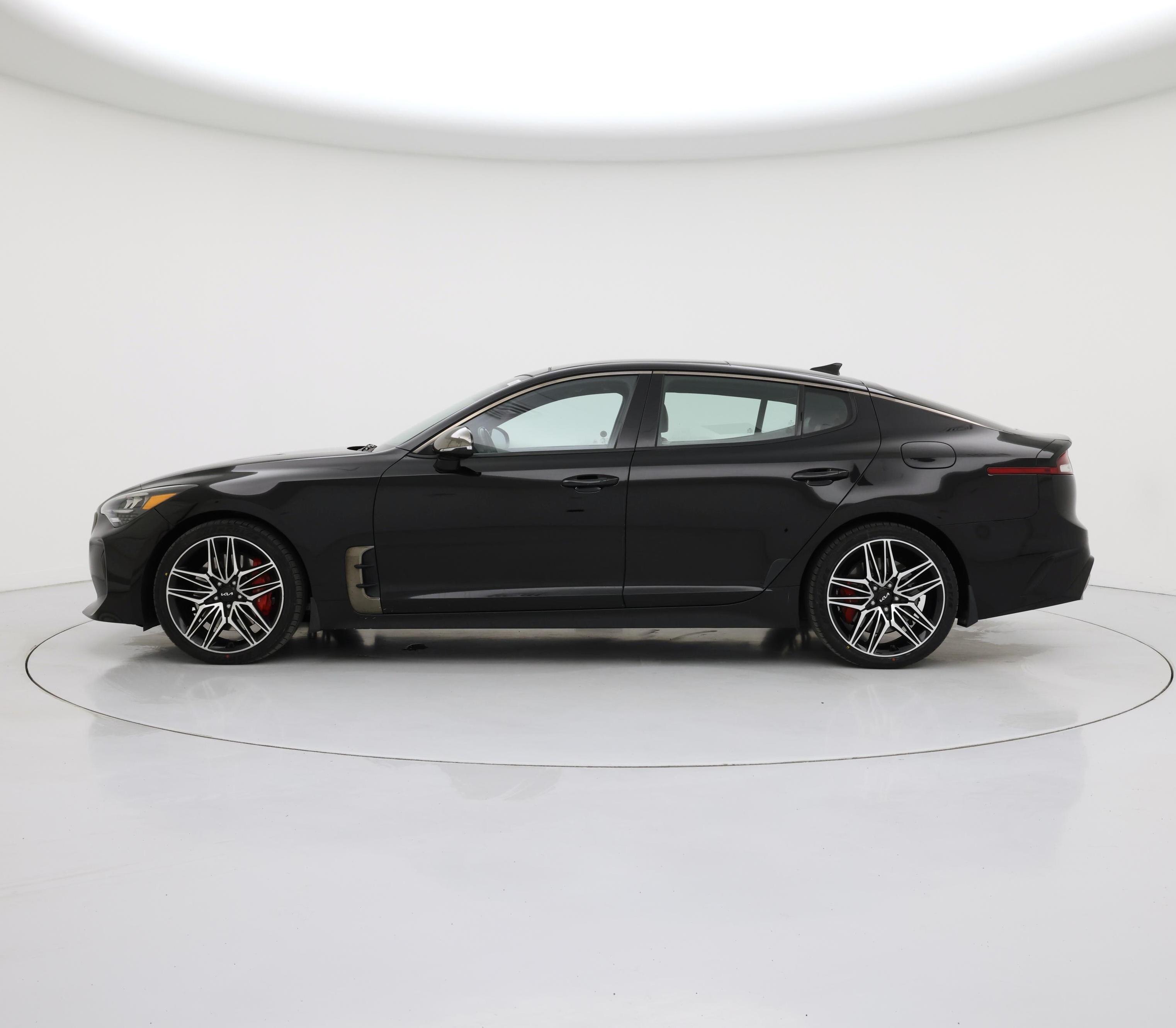 Thumbnail: 2022 Kia Stinger - 3