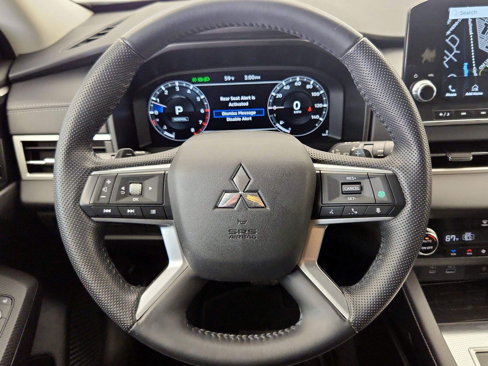 Thumbnail: 2023 Mitsubishi Outlander - 10