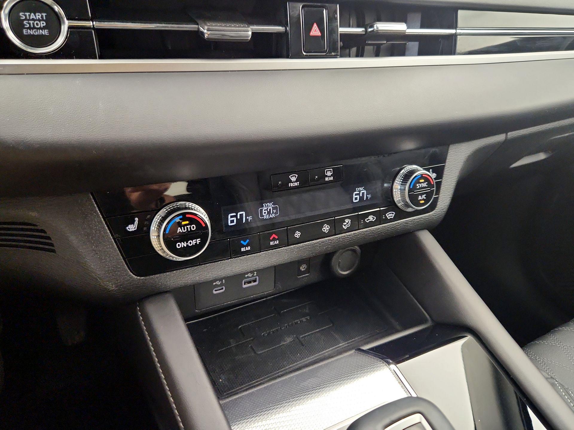 Thumbnail: 2023 Mitsubishi Outlander - 17