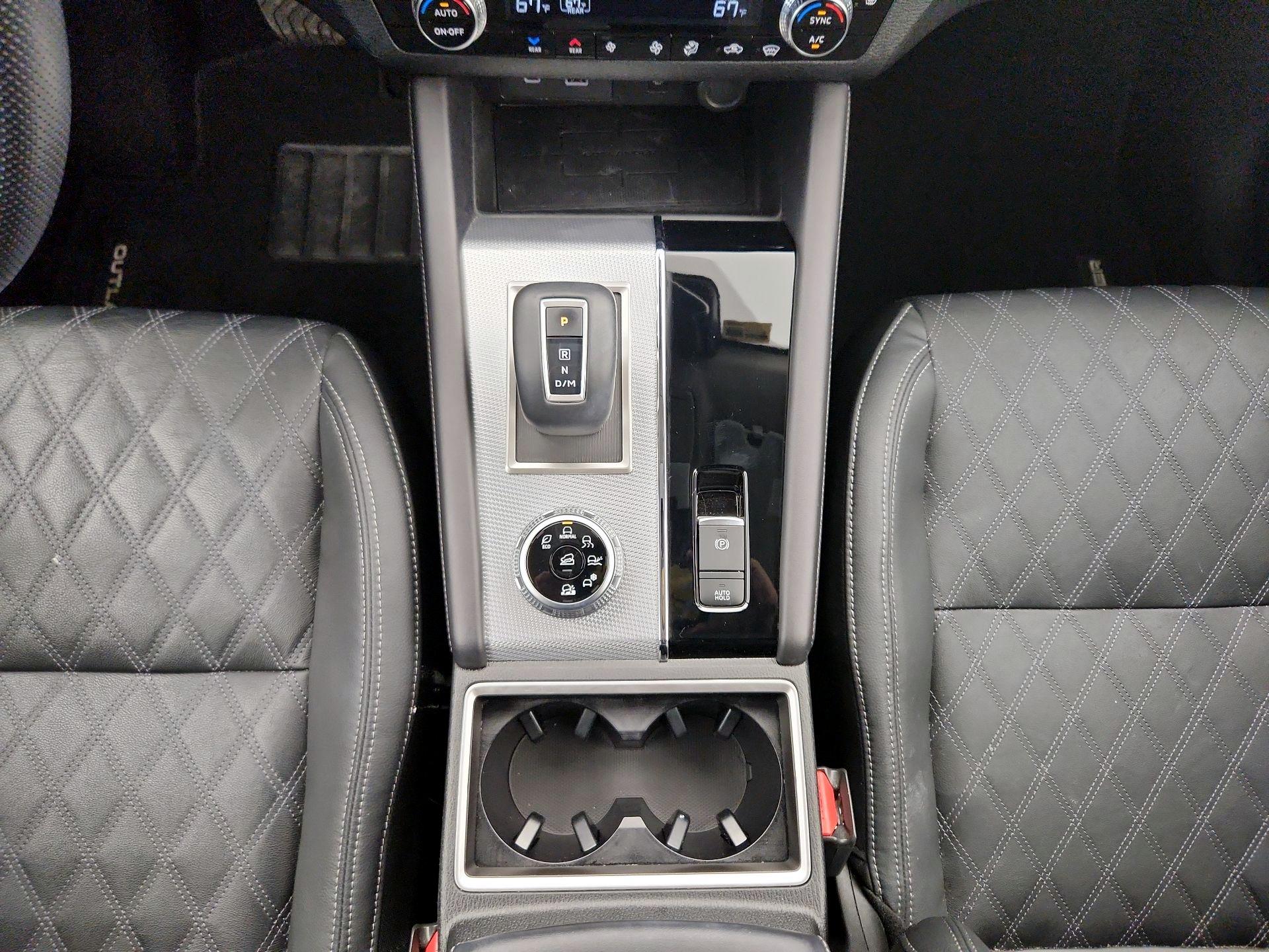 Thumbnail: 2023 Mitsubishi Outlander - 18