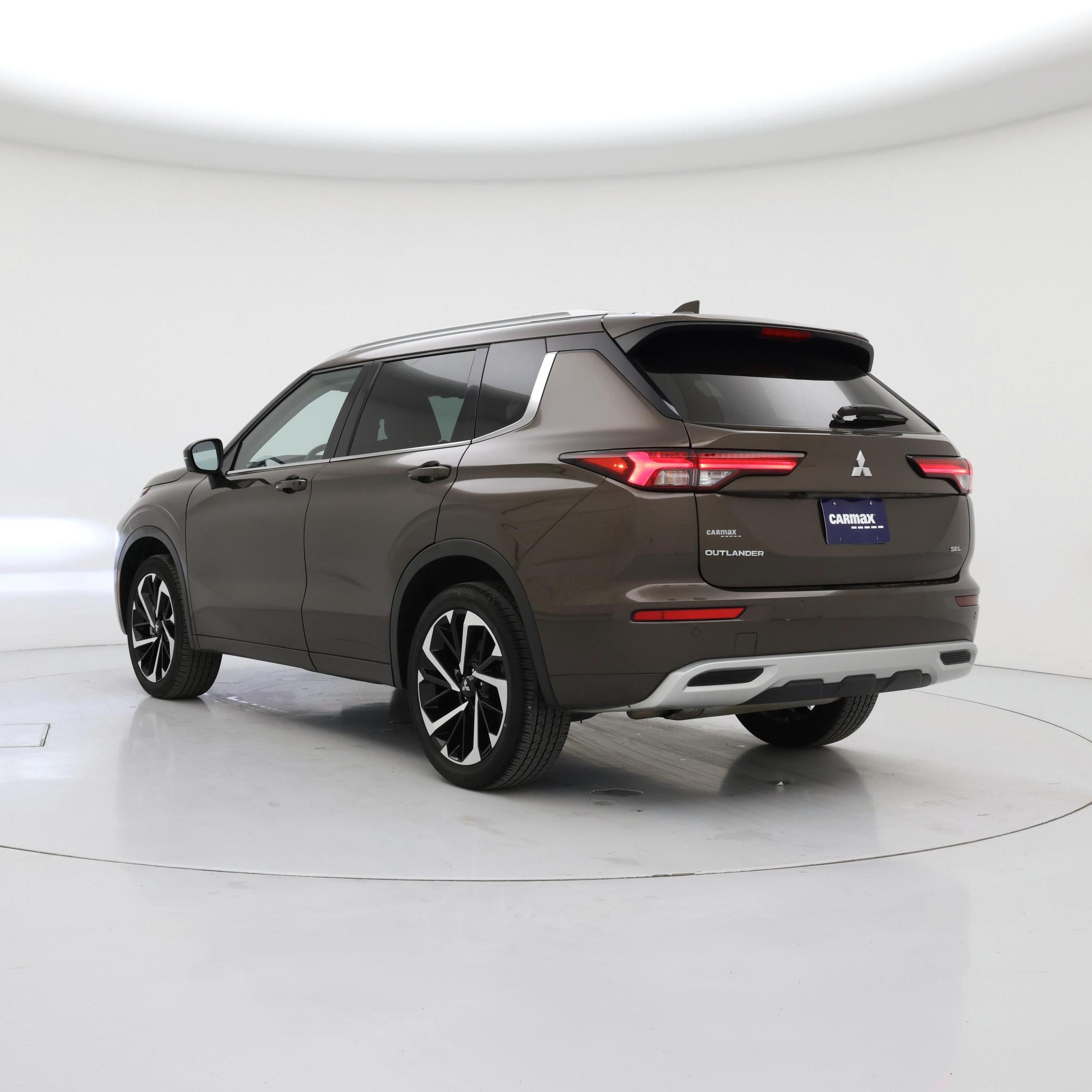 Thumbnail: 2023 Mitsubishi Outlander - 2