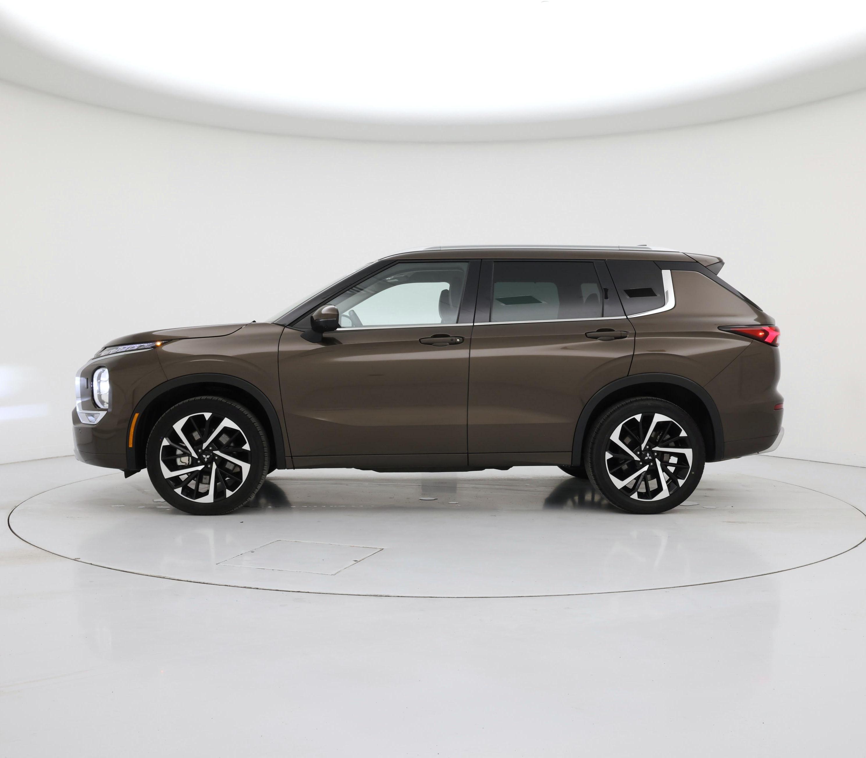 Thumbnail: 2023 Mitsubishi Outlander - 3