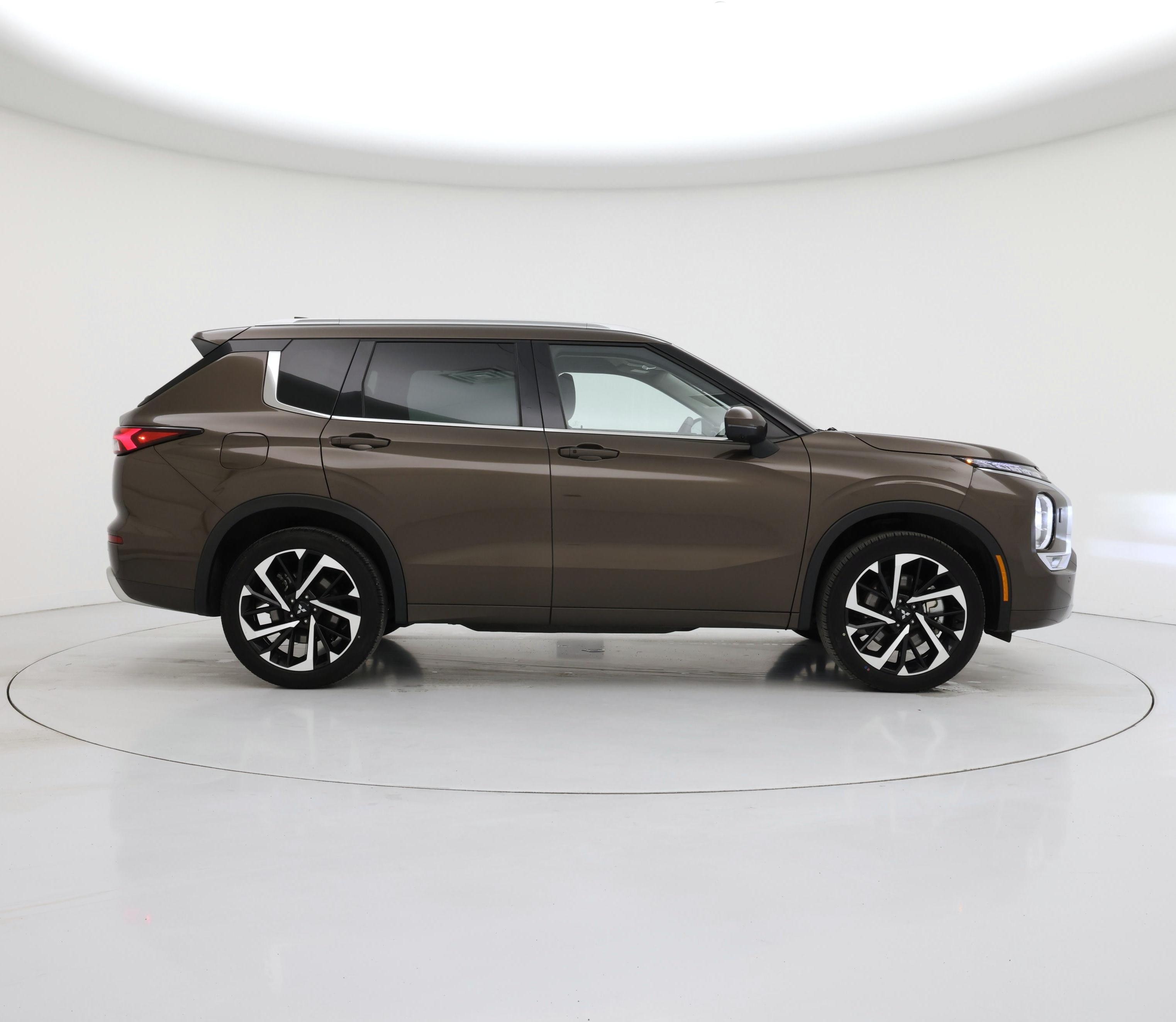 Thumbnail: 2023 Mitsubishi Outlander - 7